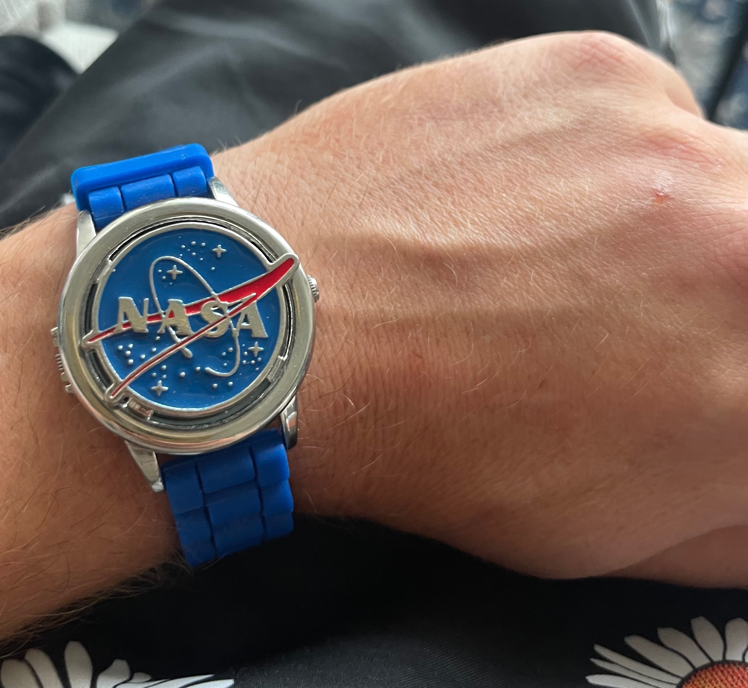 Official NASA Pop-Open Spinning Logo Watch w/ Astronaut Dial - photo 2