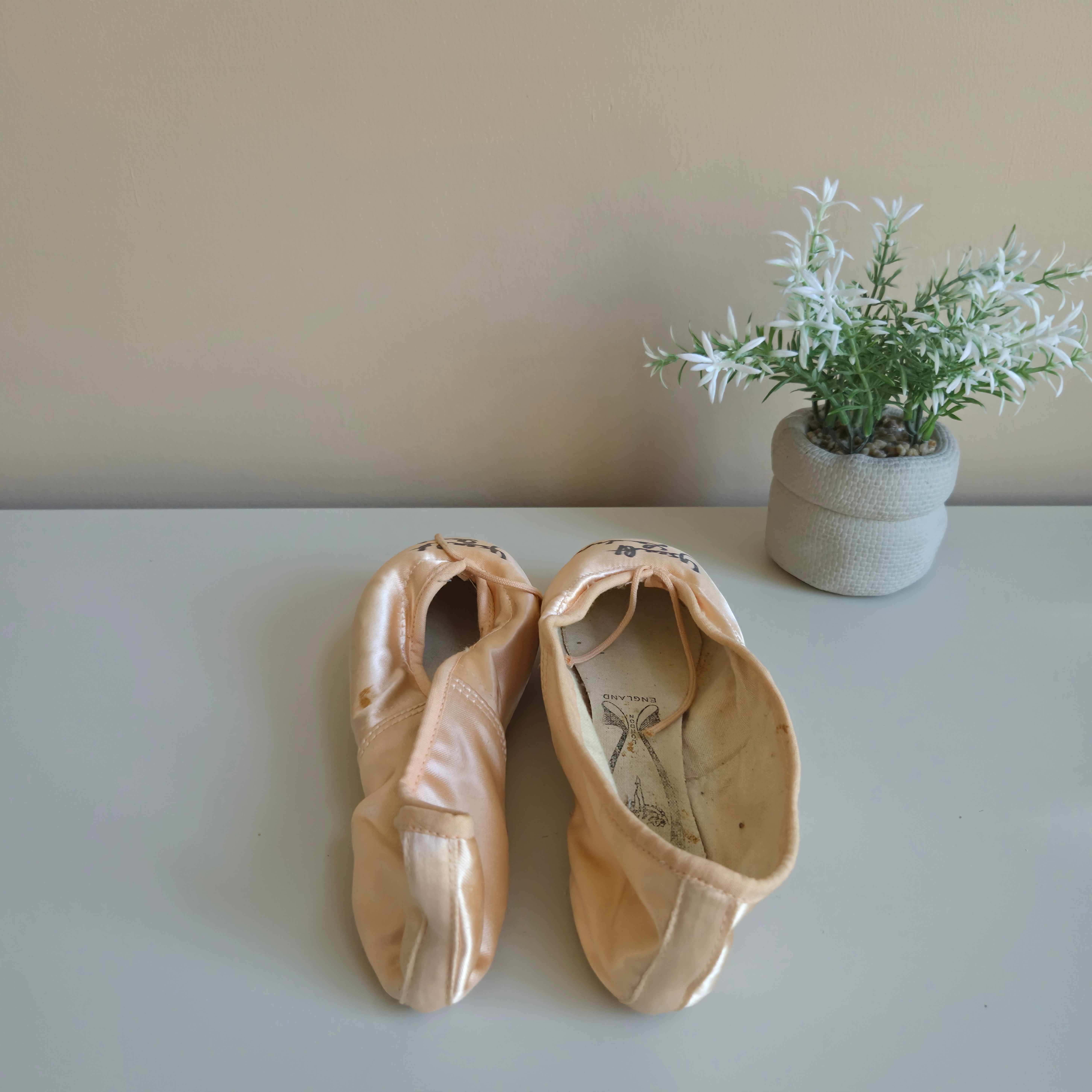 Yseult Lendvai - Rare Signed Ballet Shoes - Pre-Loved! 🩰 - photo 5