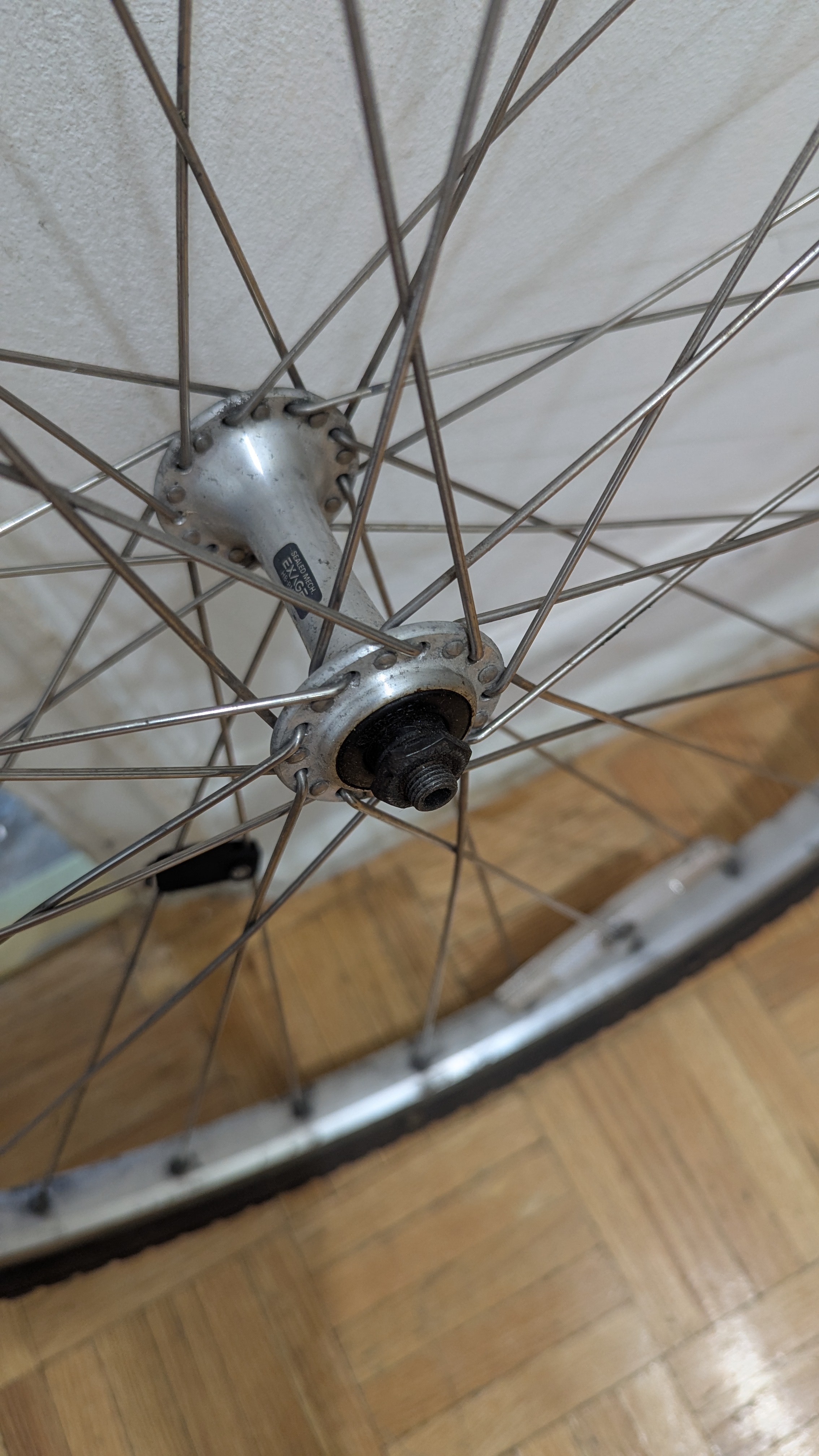 700x38C (38-622) FRONT Wheel Used Bike Bicycle - photo 3