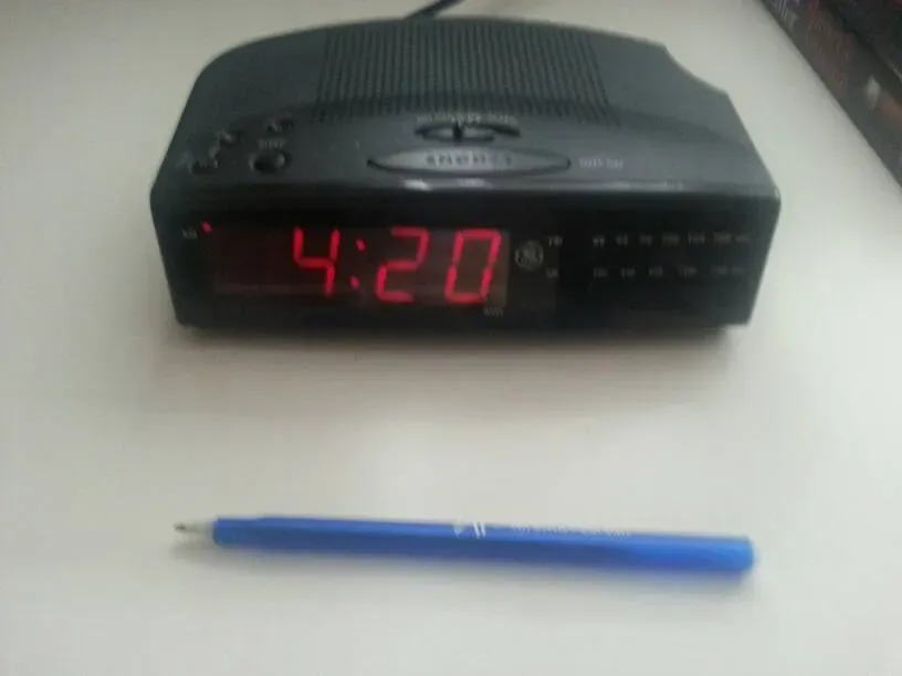 Classic Old School General Electric Digital Radio Alarm Clock - photo 3