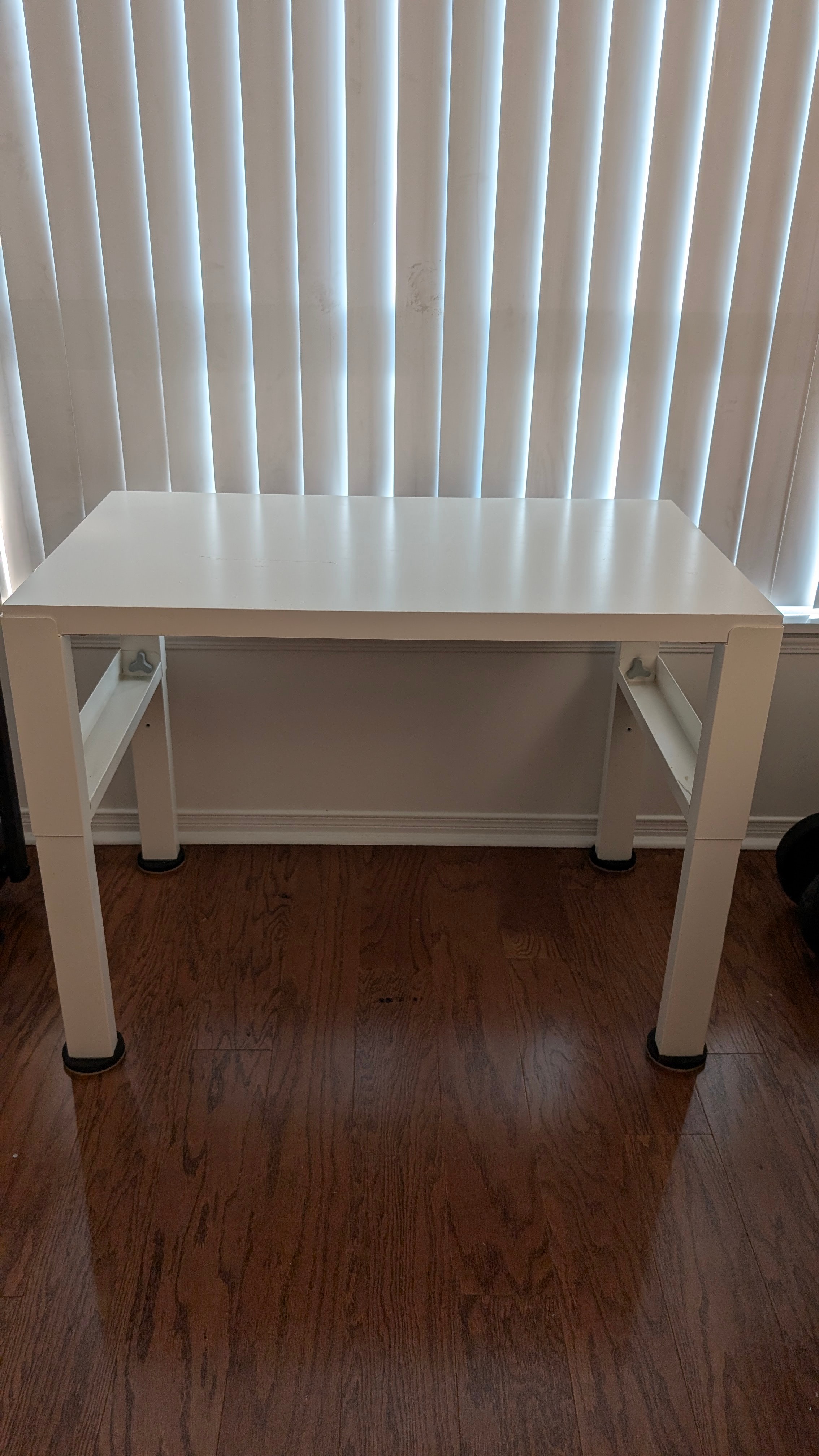 White Height-Adjustable Desk – Compact & Sturdy - photo 2