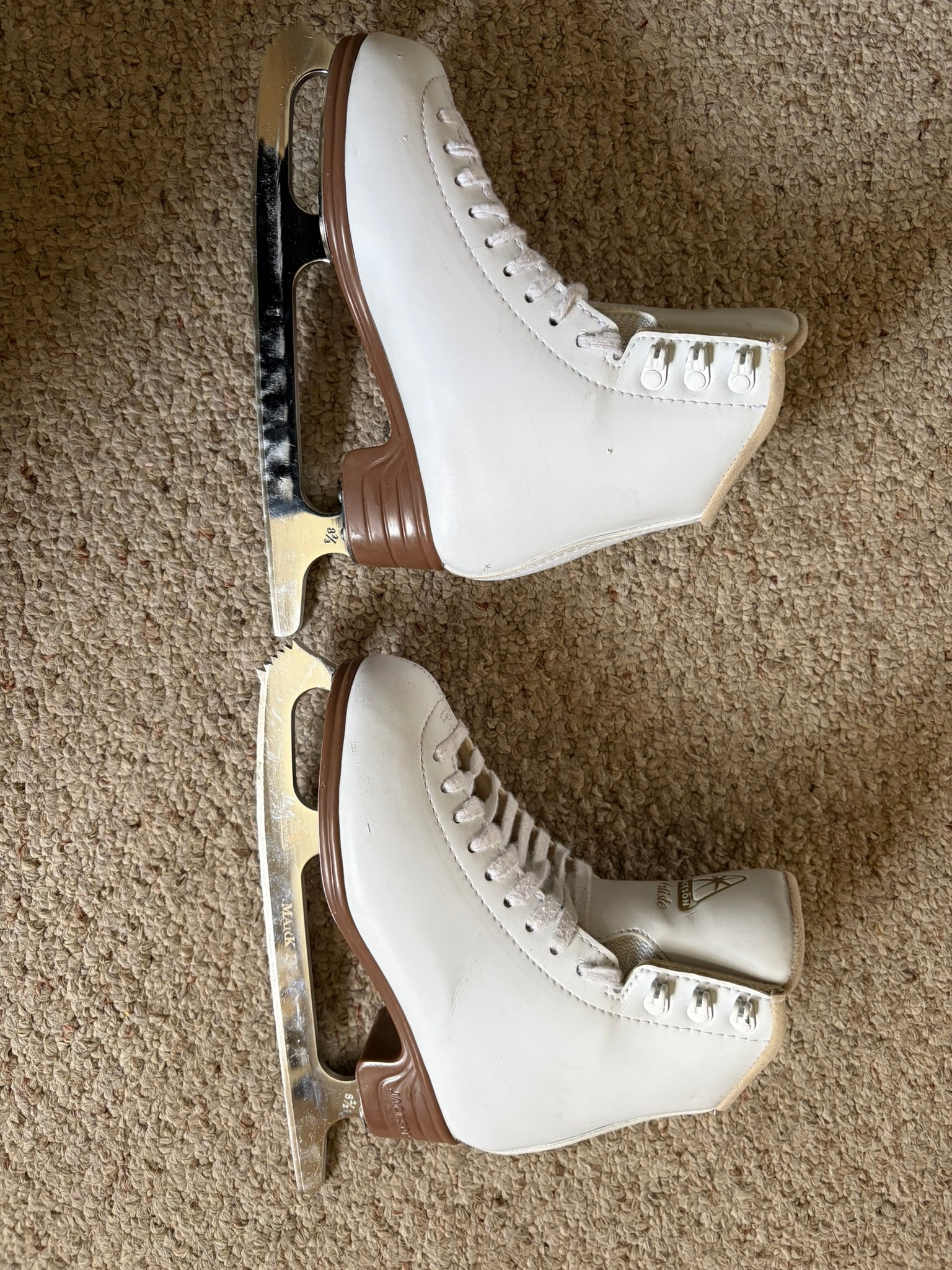 ⛸️ JACKSON ARTISTE FIGURE SKATES — JUNIOR SIZE 3 — $75 ⛸️ - photo 2