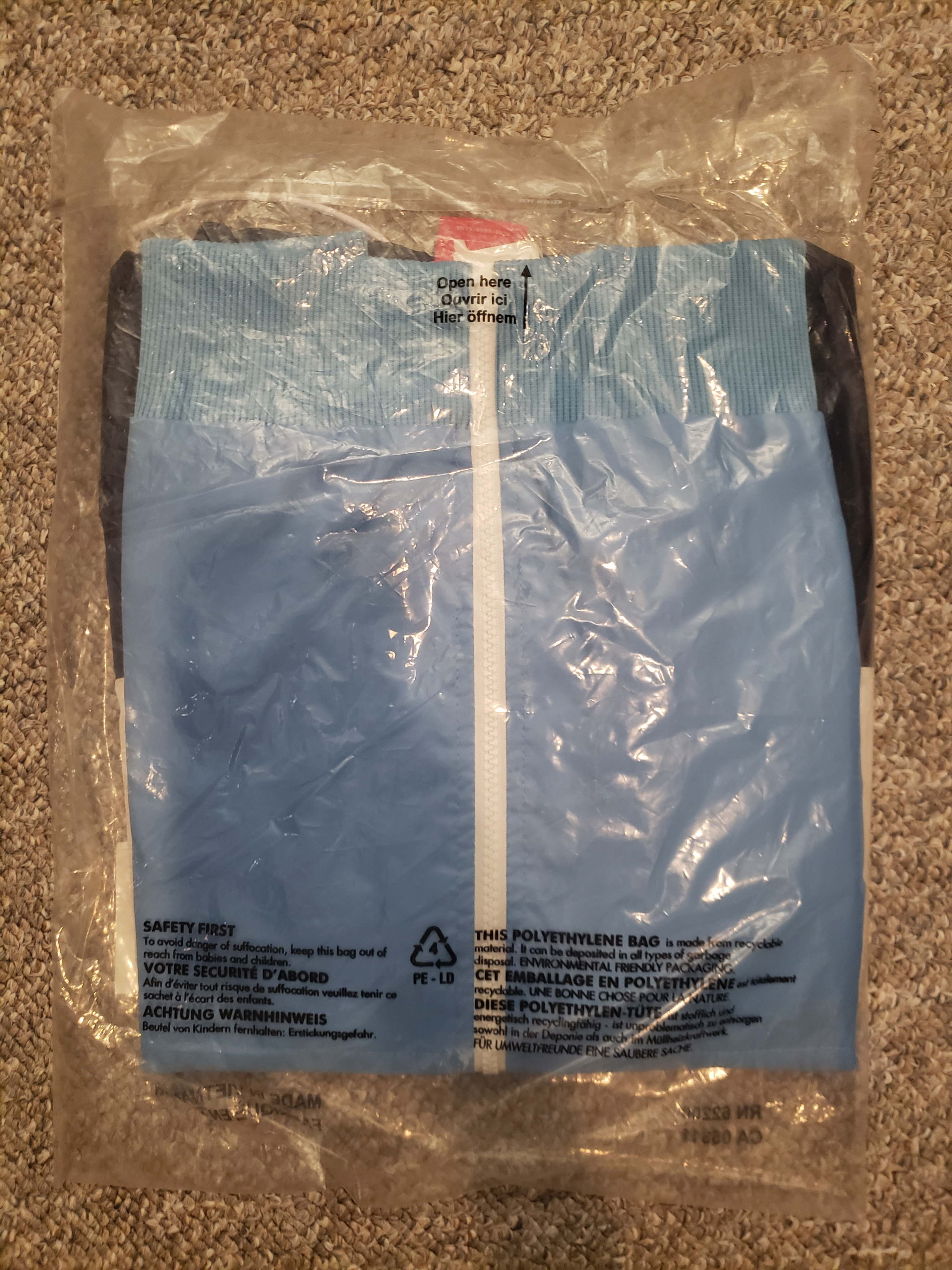 Puma Vintage Style Windbreaker Size Small. New old stock. - photo 3