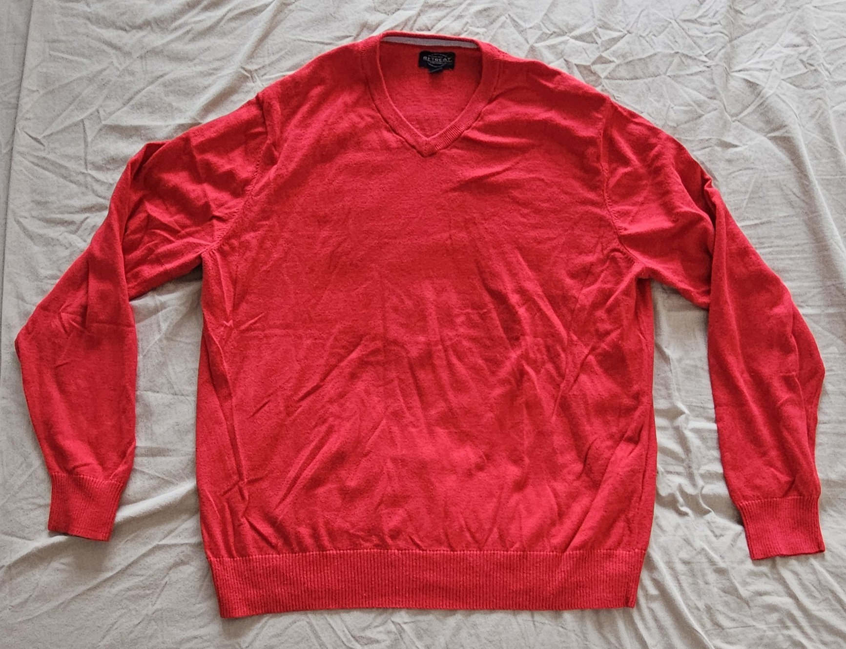 BRAND NEW MEN'S V-NECK LONG SLEEVE SWEATER (LARGE - RED)