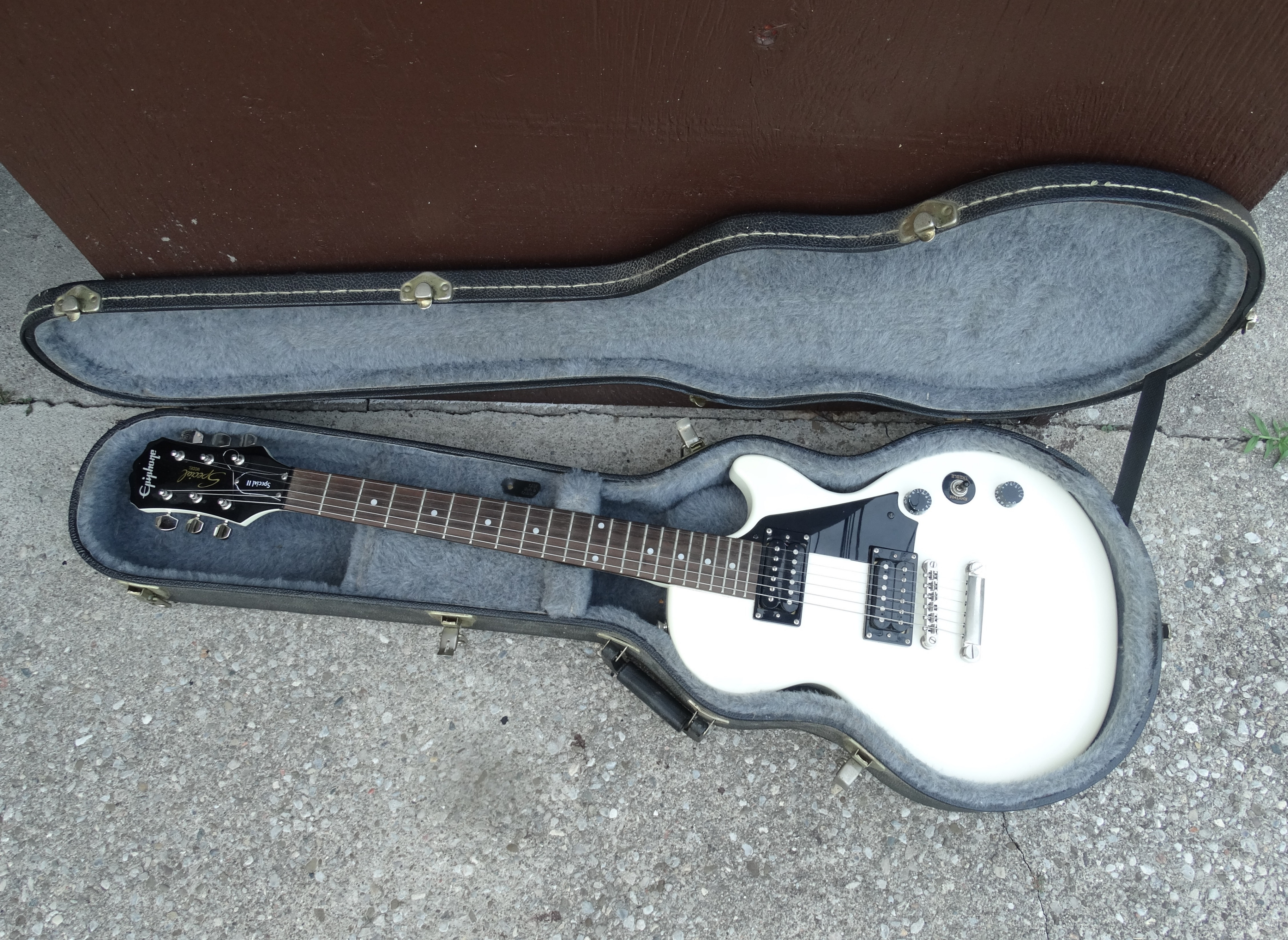 Epiphone Les Paul Special II (Alpine White) with hard shell case