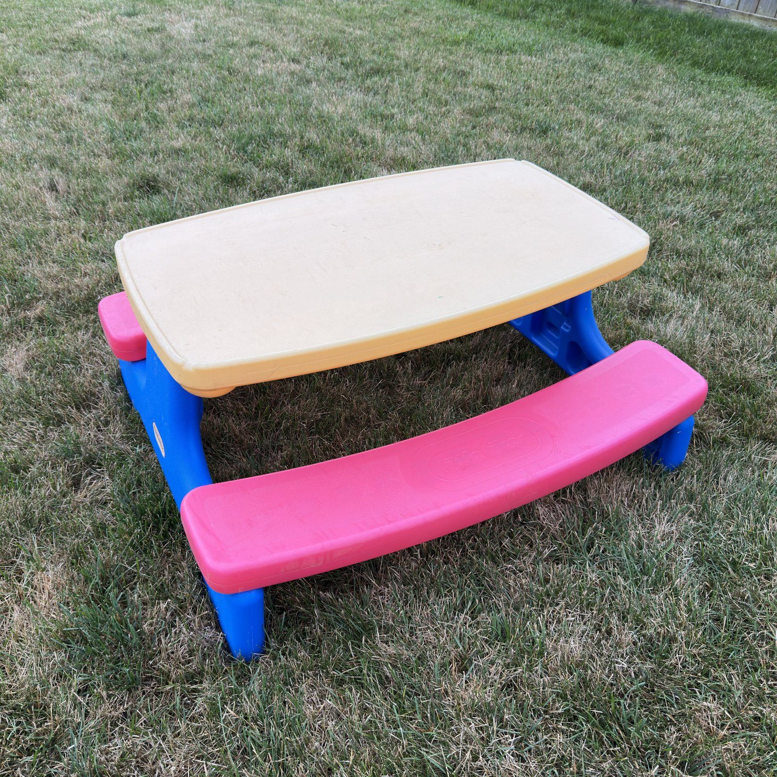 Little Tikes Picnic Table + 11 Assorted Toys - photo 2