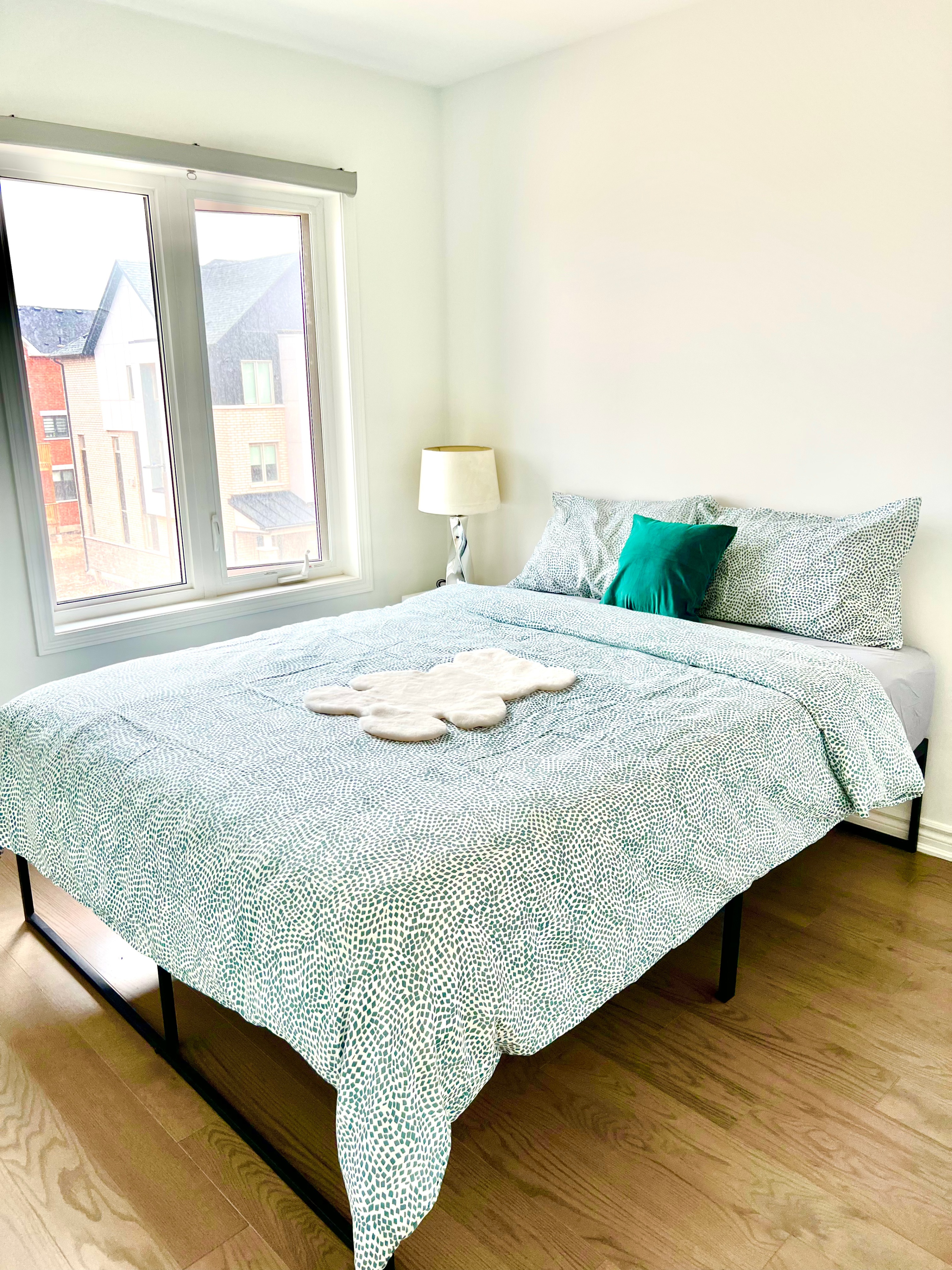 Like New Zinus Queen Metal Bed Frame &Vant Upholstered Headboard - photo 3