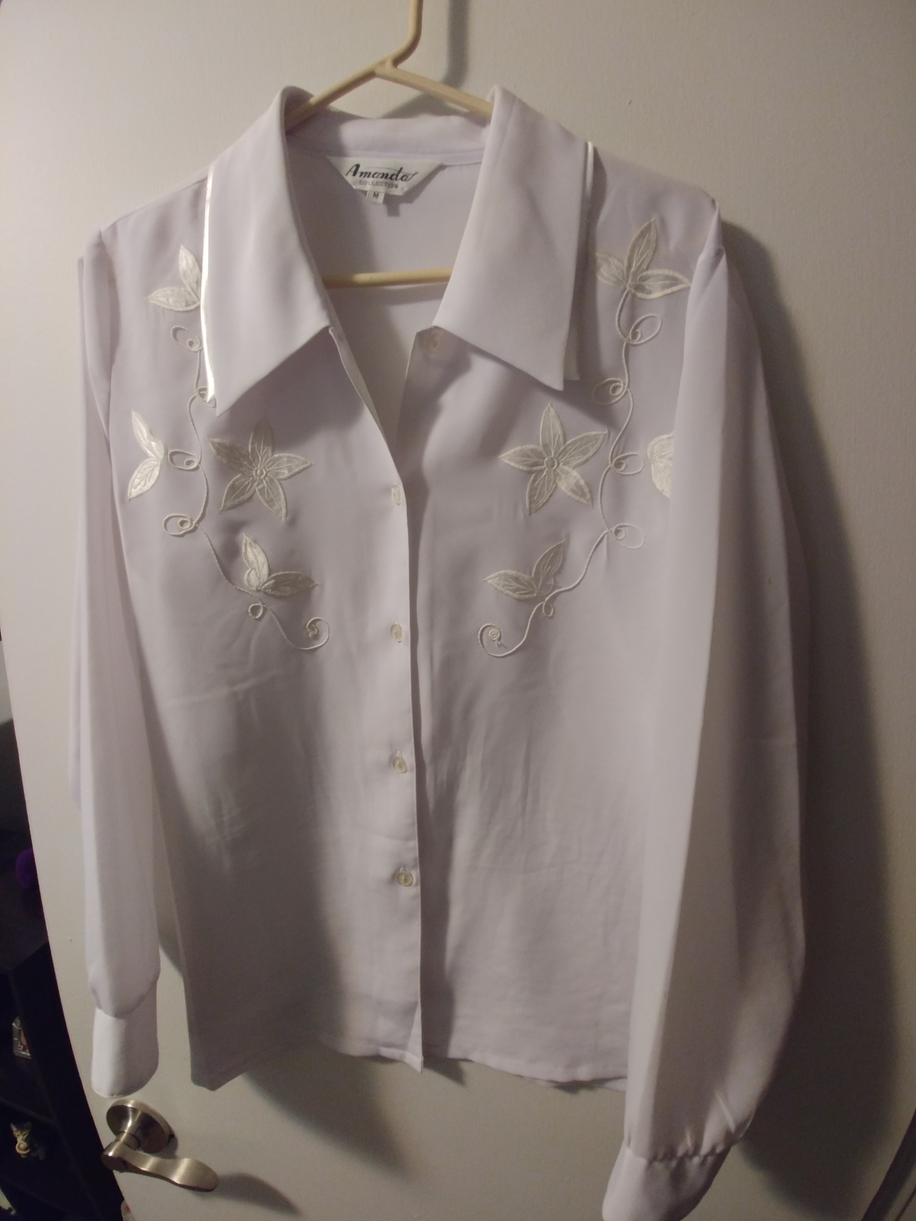 Amanda White Blouse & Streetwear Society Grey Pants, Medium Set - photo 2