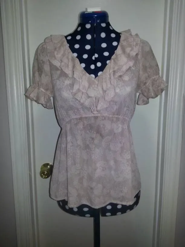 Pretty Frilly Beige Shirt With Print - H&M (Size 2, Fits Small)