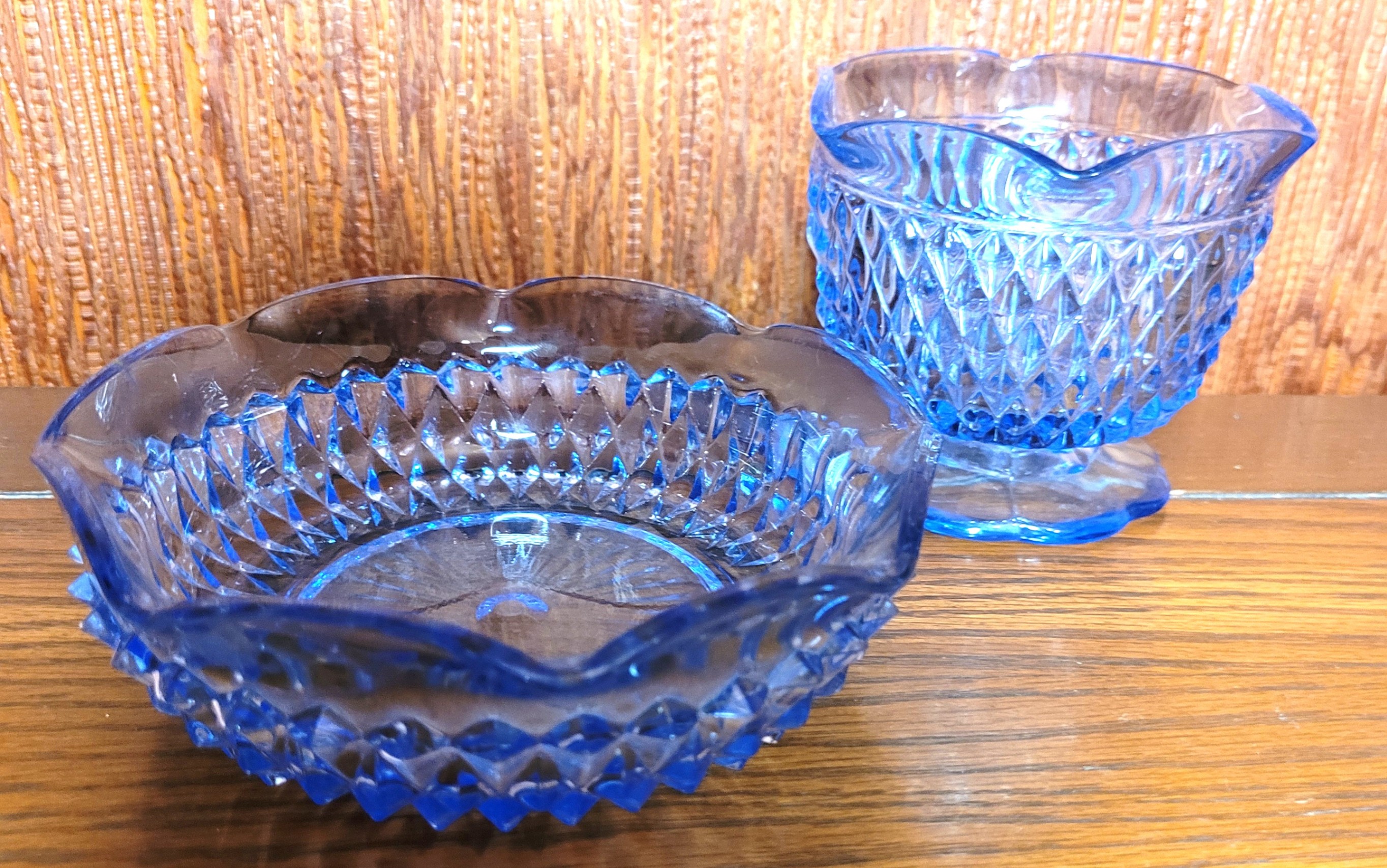 1960s Light Blue Diamond Glass Sugar Bowl and Creamer Set - photo 3