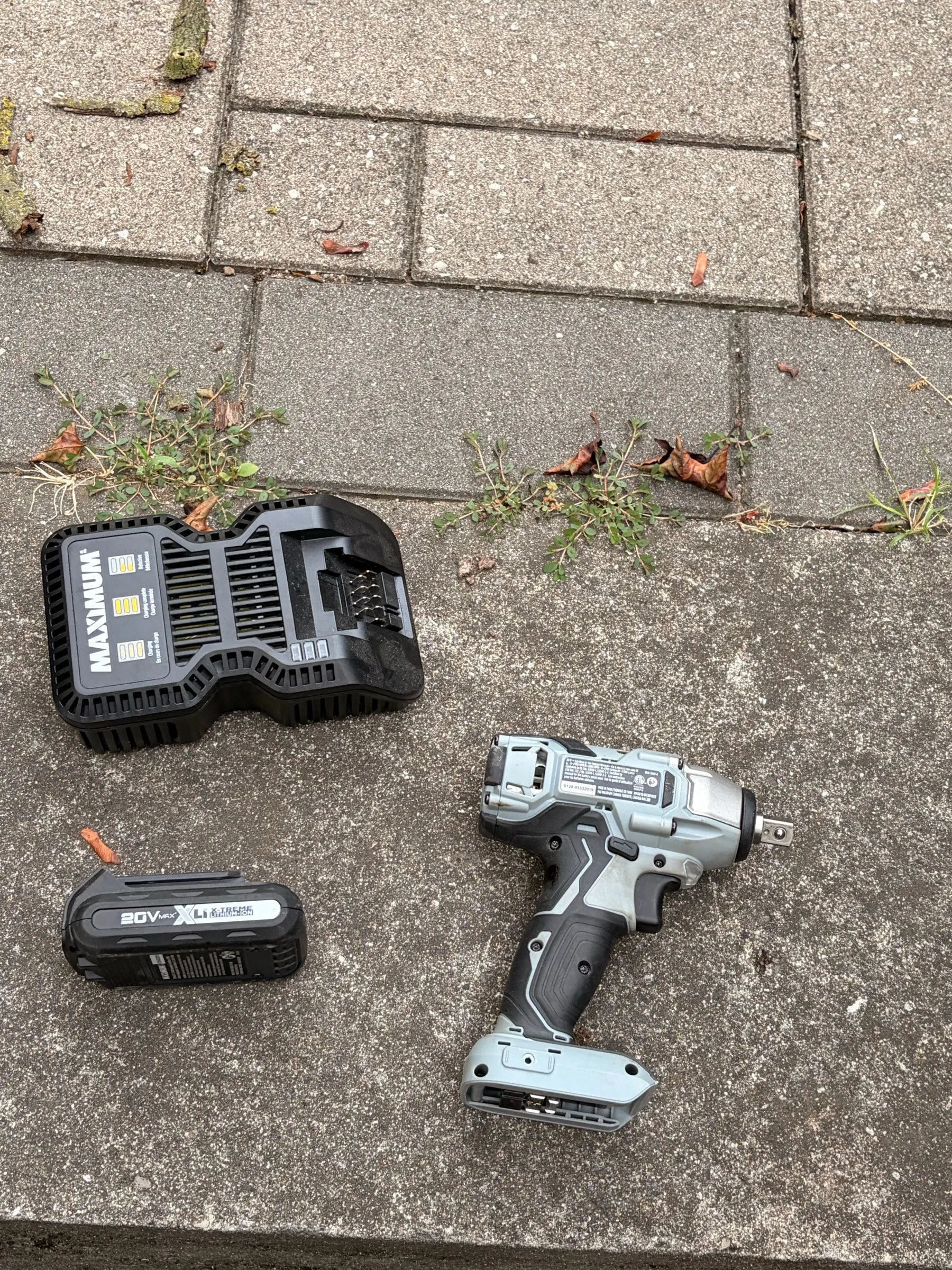 MAXIMUM 20V cordless impact wrench kit (charger + 2 batteries)