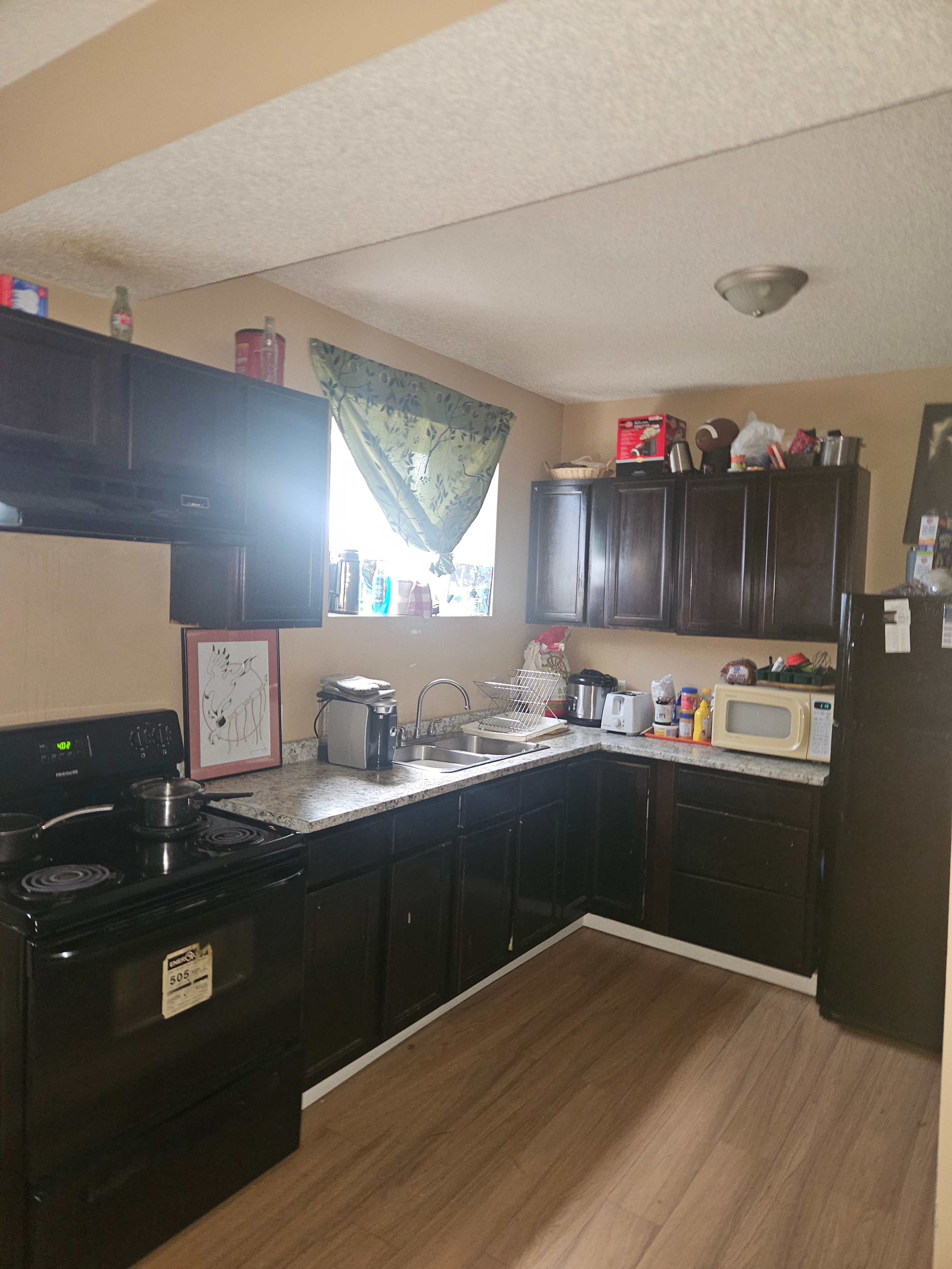 QUIET LARGE ROOM FOR RENT @113 AVE , 96ST ---AVAILABLE ASAP !! - photo 3
