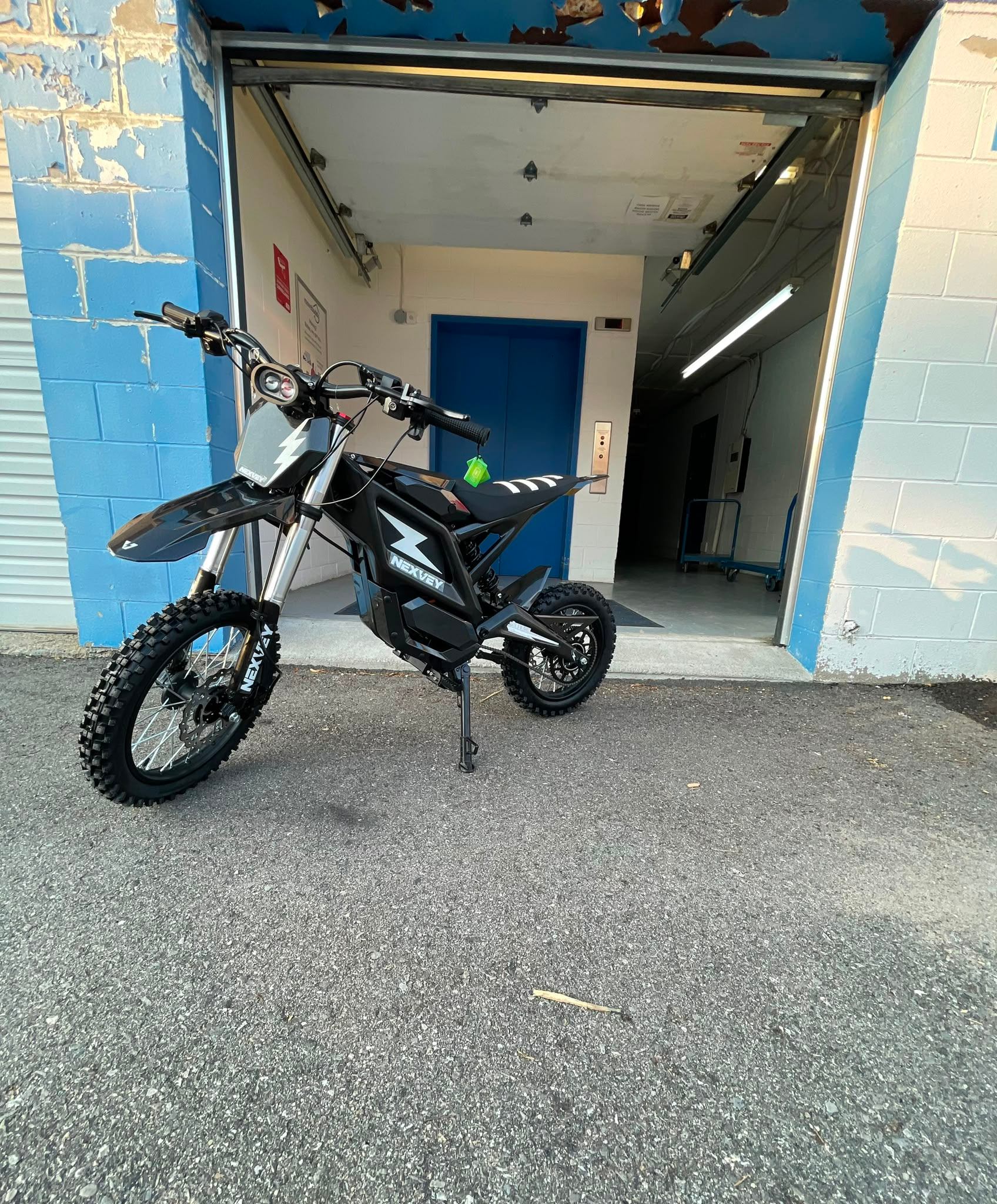 Nexvey Flash Youth Electric Dirt Bike – Brand New - photo 3