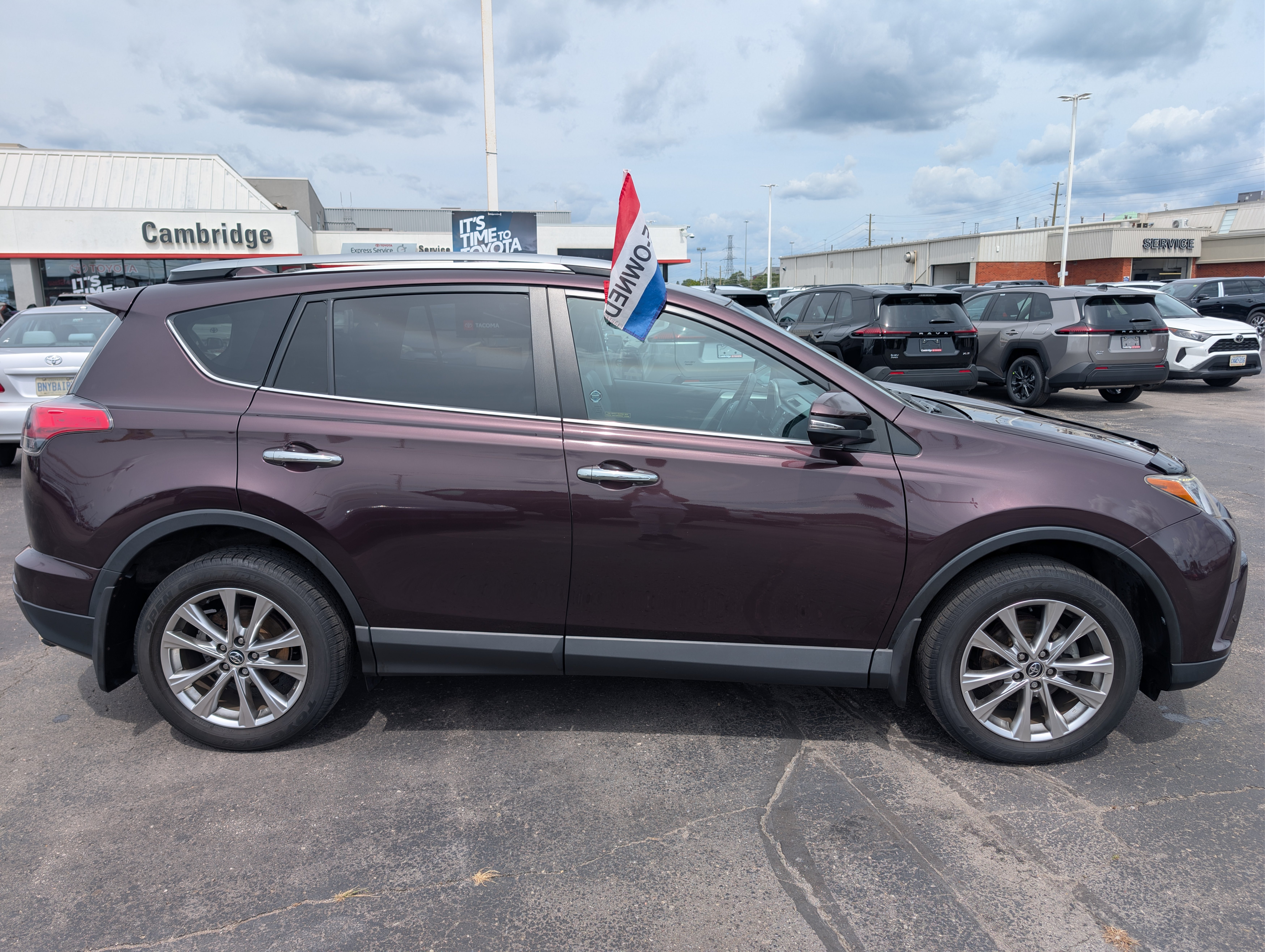 2018 Toyota RAV4 Limited - photo 4