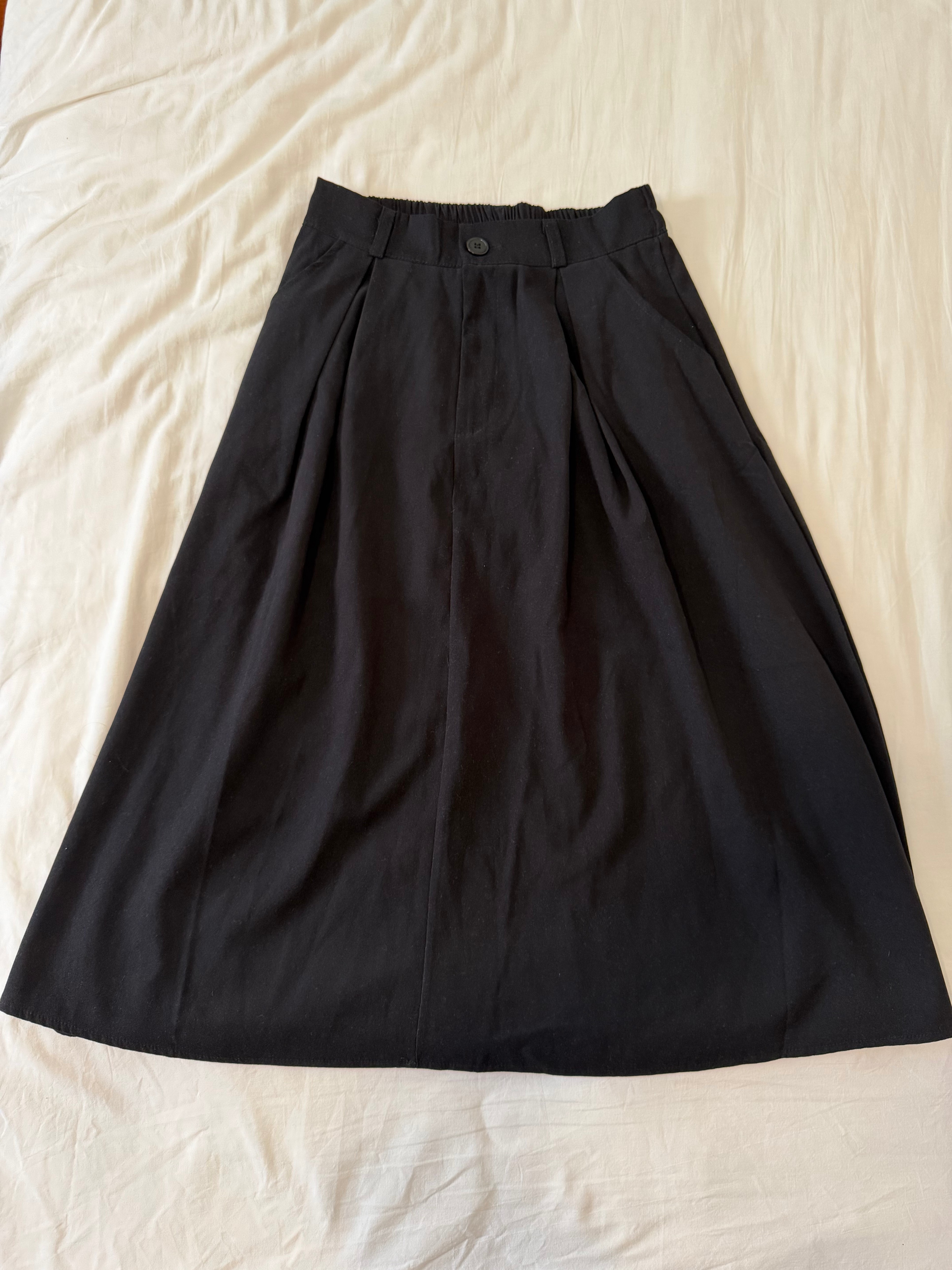 Black Midi Skirt / A-Line Skirt with Pockets
