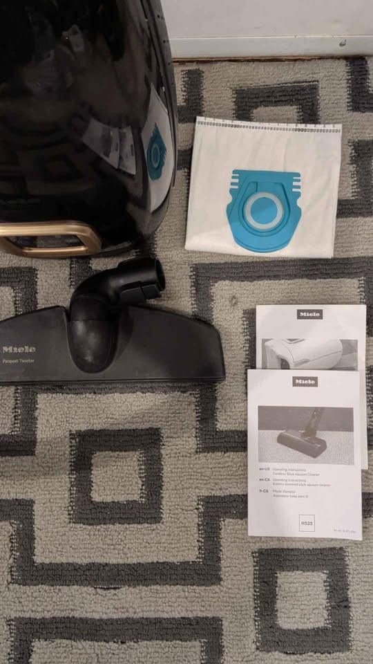Miele Guard L1 Cat and Dog Vacuum - Used Like New - photo 2