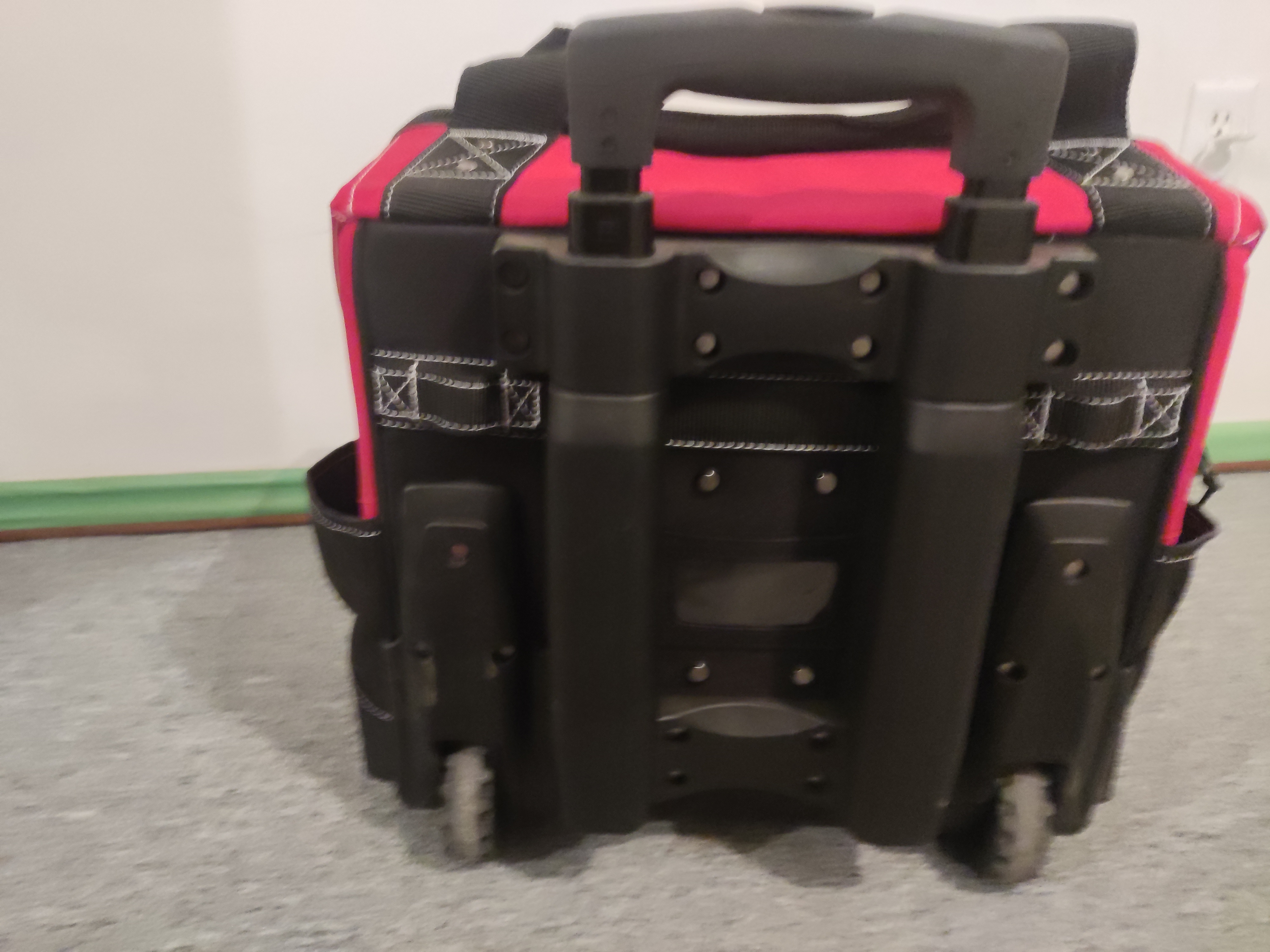 Like new Husky 14-inch Rolling Tool Tote - photo 5