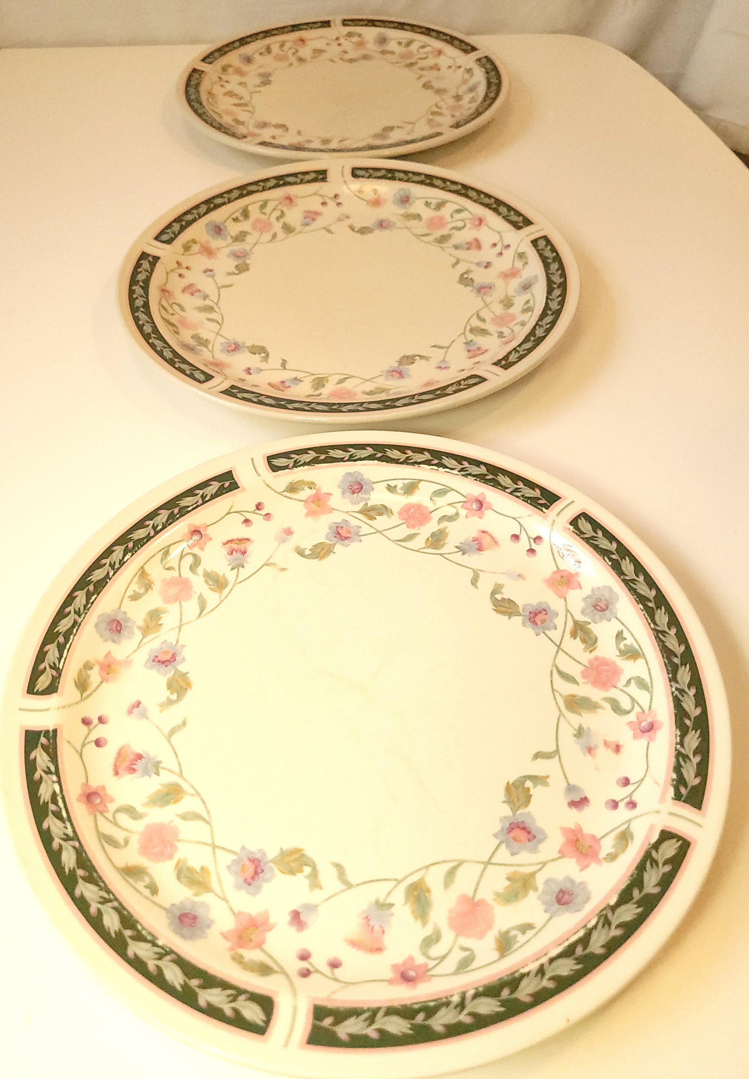 Sunflower China 1995 Floral Wall Display Plates with Wire Rack - photo 2