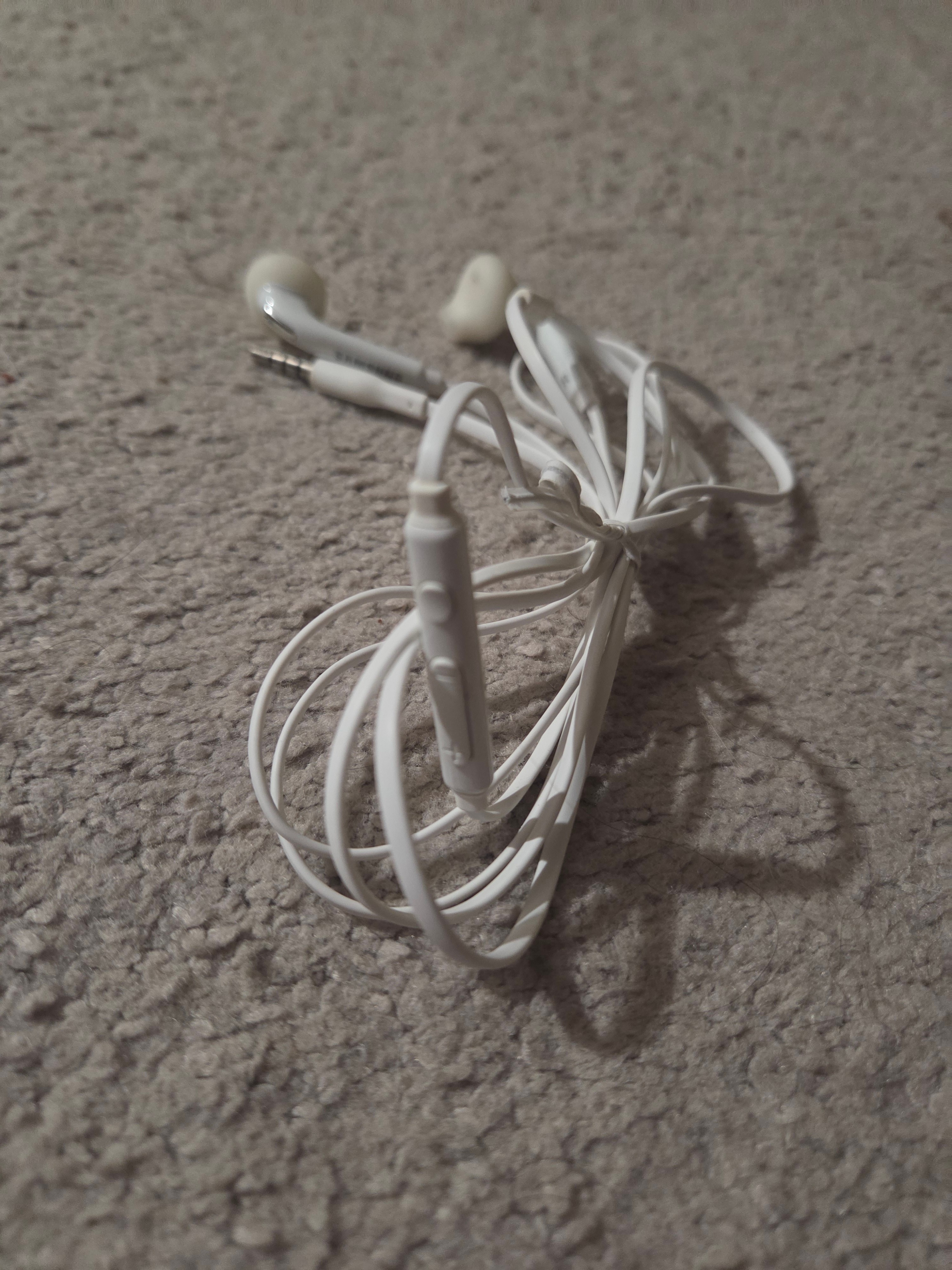 Samsung Wired In-Ear Headphones / Earbuds w/ Mic & Inline Remote