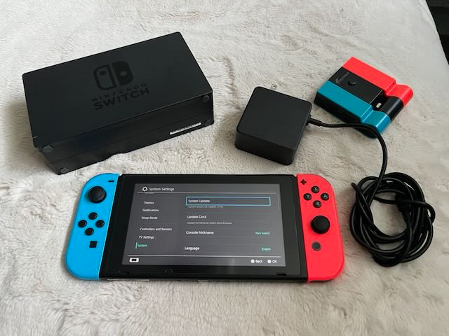 Nintendo switch + accessories - photo 2