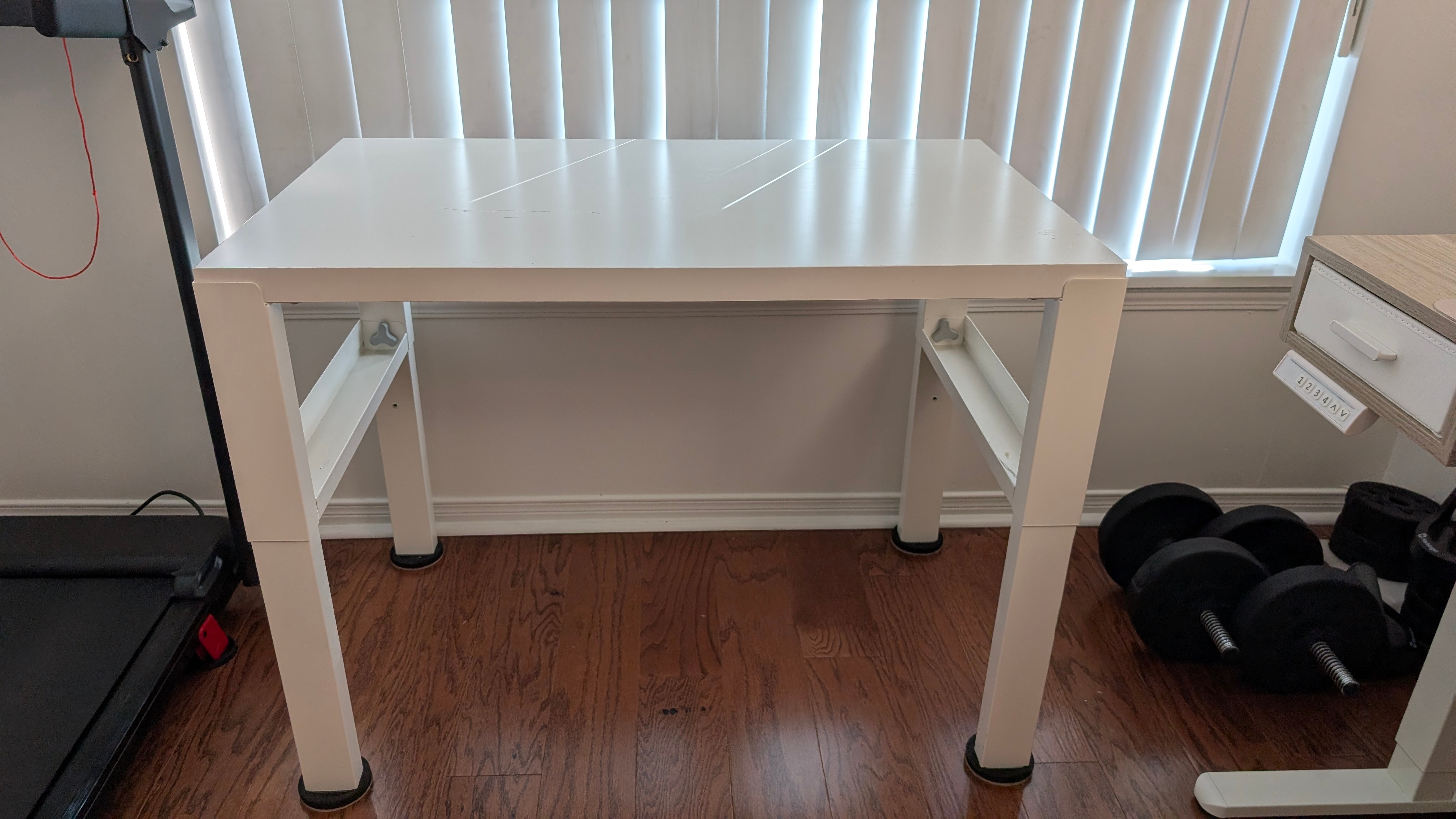 White Height-Adjustable Desk – Compact & Sturdy - photo 3