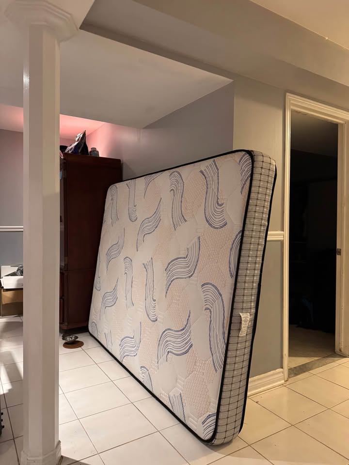Moving Out Sale: Queen Size Memory Foam Mattress - DREAM TIME - photo 2
