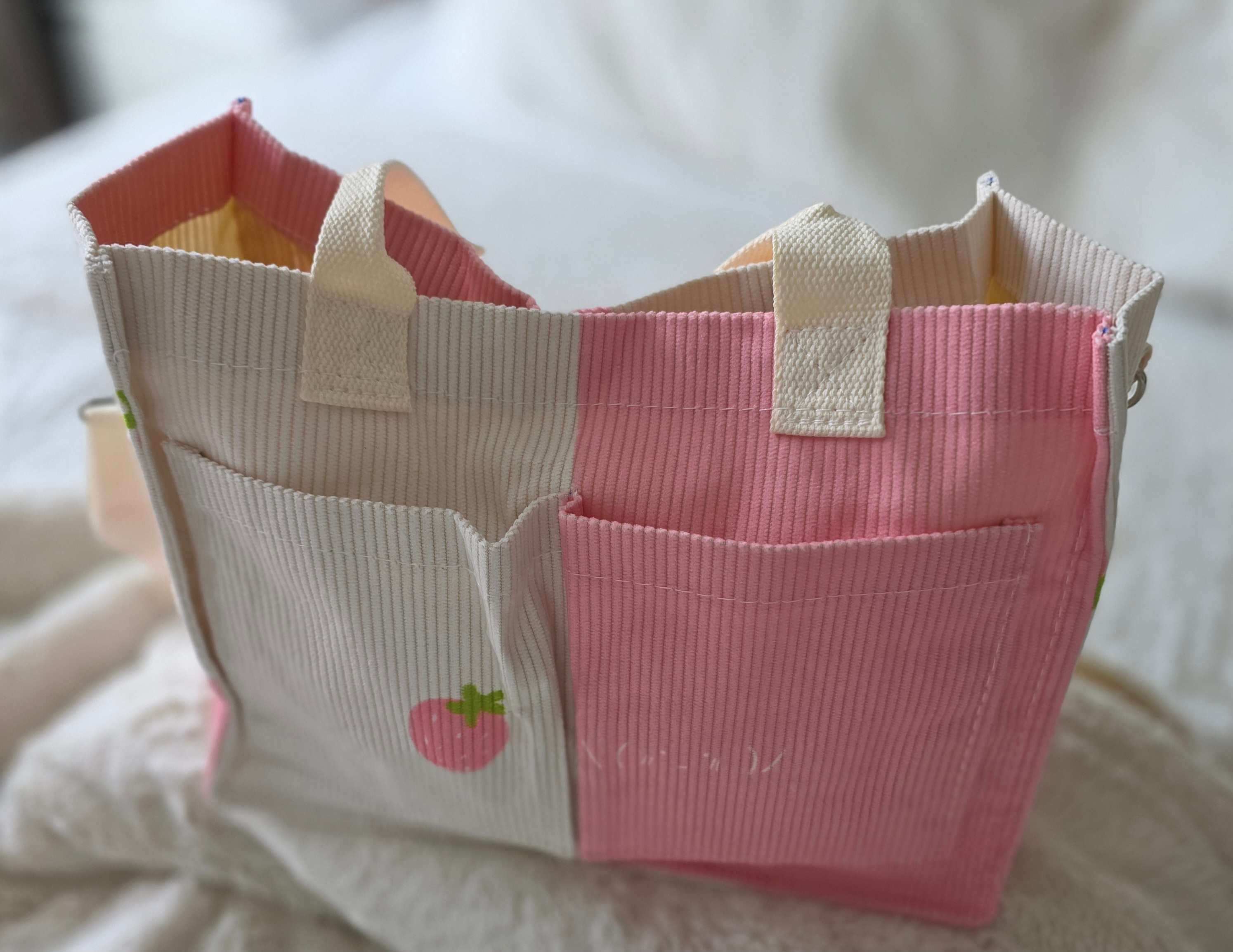 Women's Medium "Strawberry"-2D Printed-Corduroy Tote Bag-NEW - photo 2