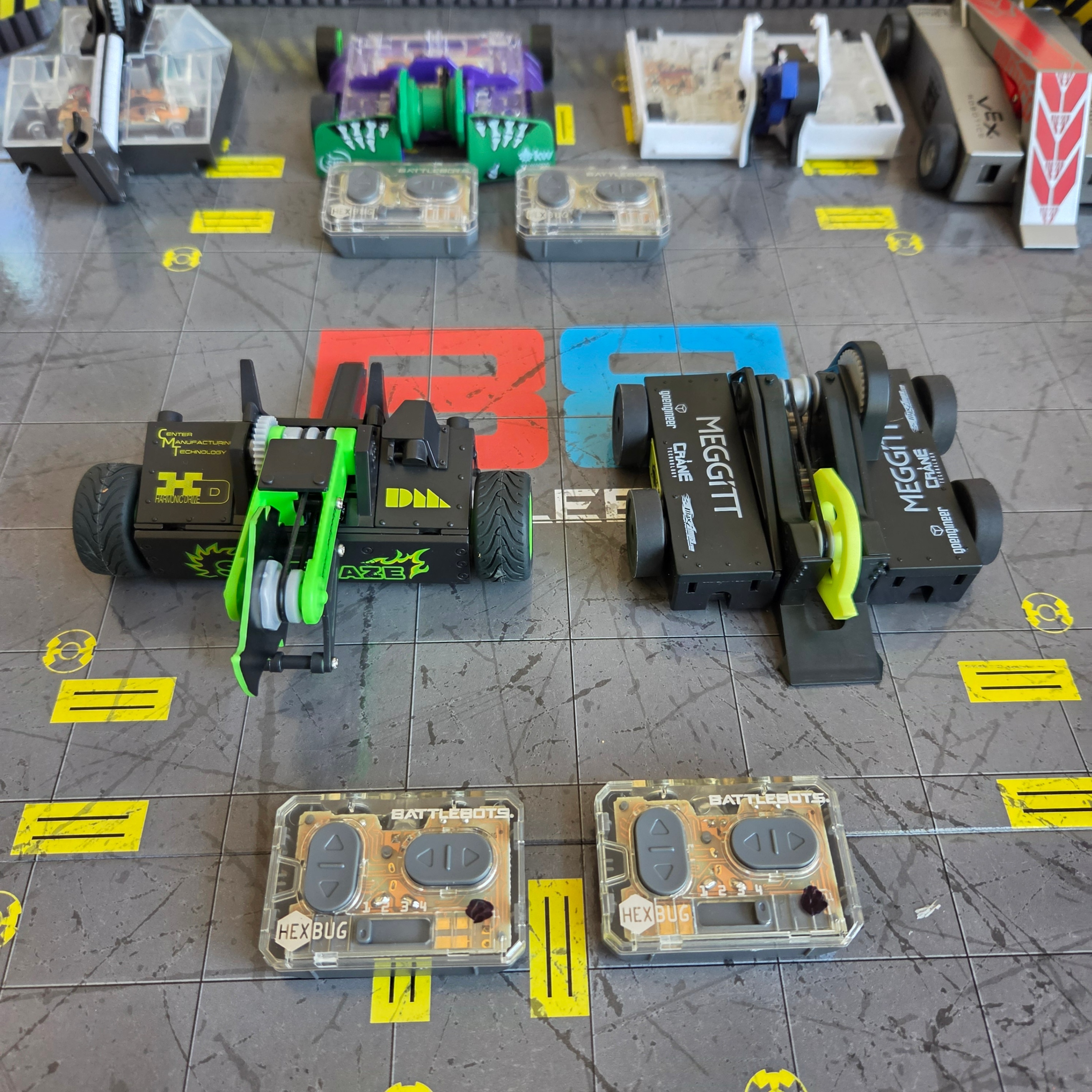 BattleBots - 6-Bots + Full Arena & 4-Controllers - Pre-Loved! 🤖 - photo 2