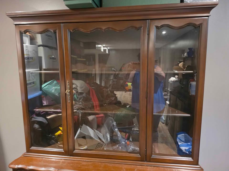 Dinning Hutch / Cabinet - photo 3