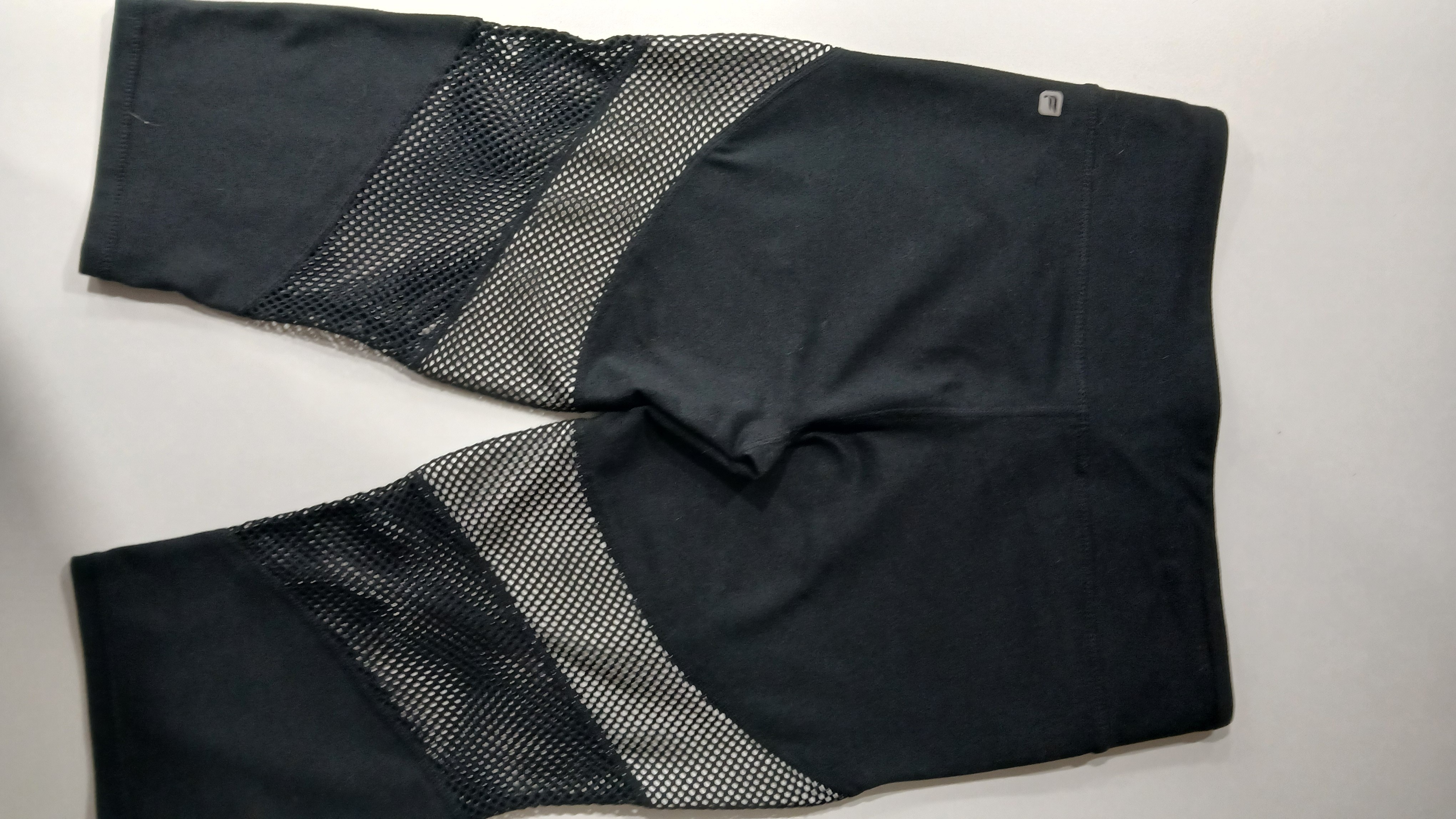 Fabletics Black Capri Leggings, Small, Like New - photo 2