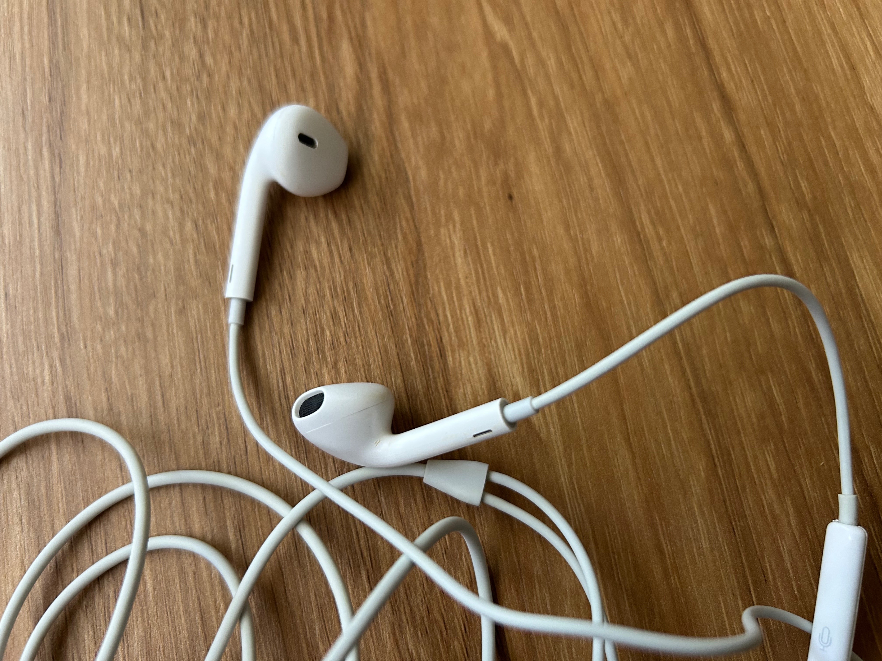 Wired Earbuds - Apple and Beats - photo 2