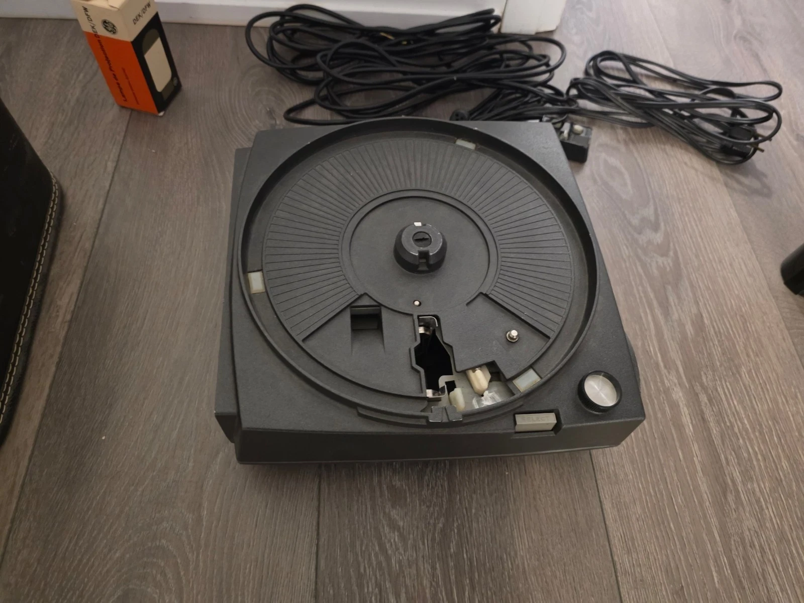 Kodak Carousel 800 Slide Projector + Lens & Remote (AS-IS) - photo 2