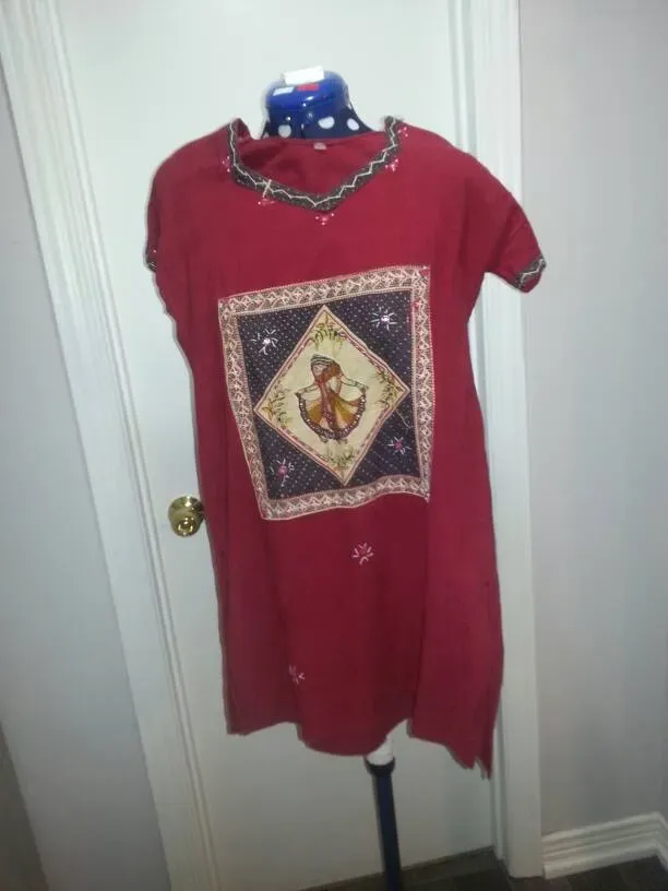 Great Red Indian Shirt /dress With Slitted Sides And Decal - photo 2