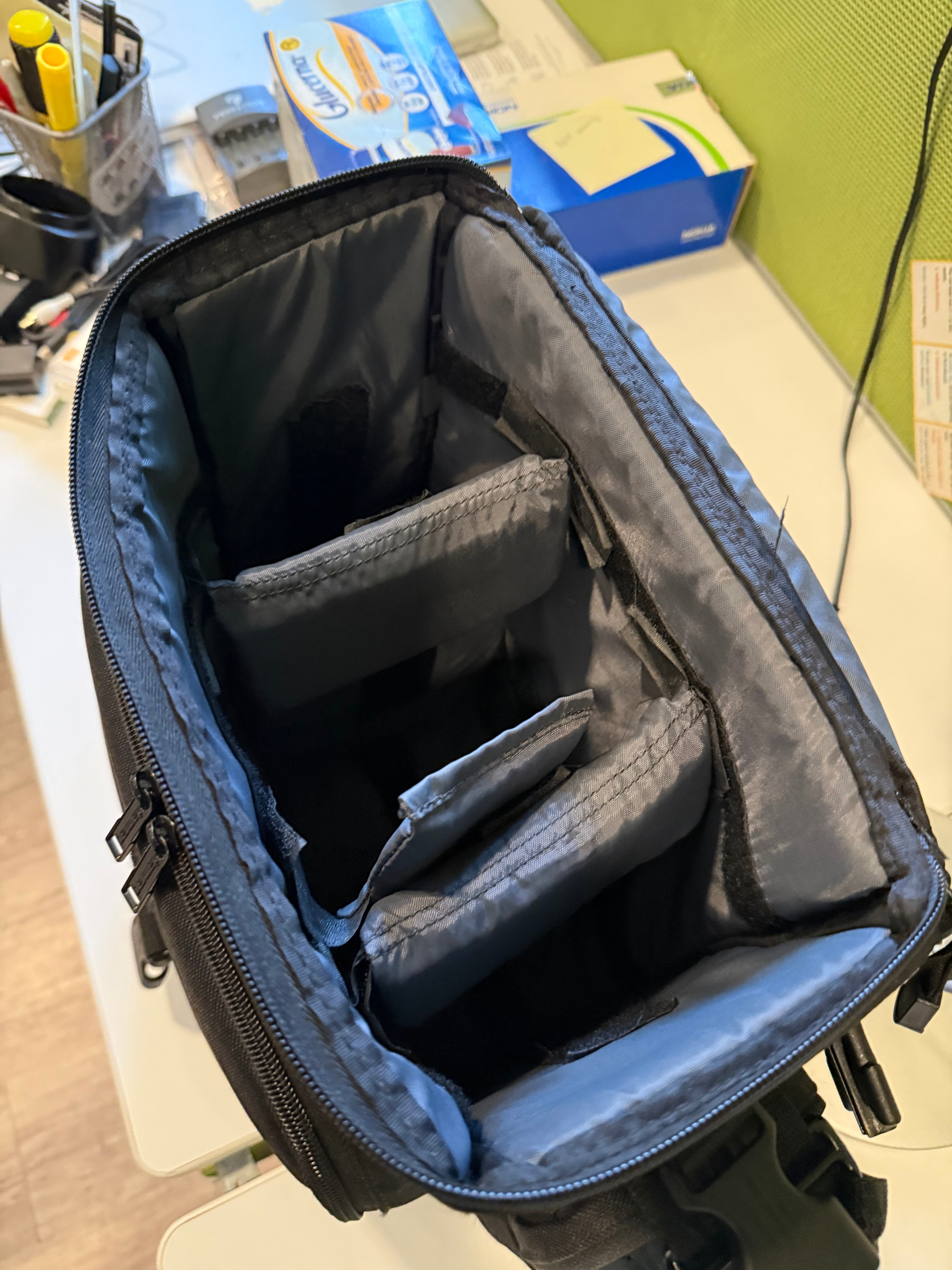 Tamrac Camera Bag with Rain Cover - photo 2