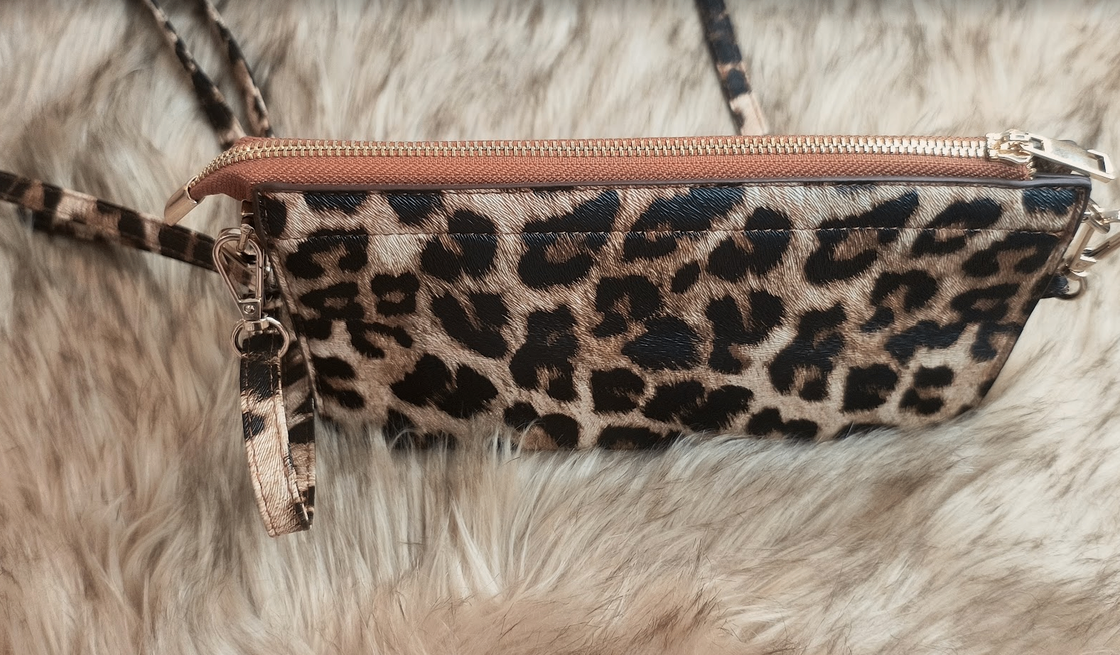 Chic Leopard Print Vegan Crossbody Wristlet - photo 3