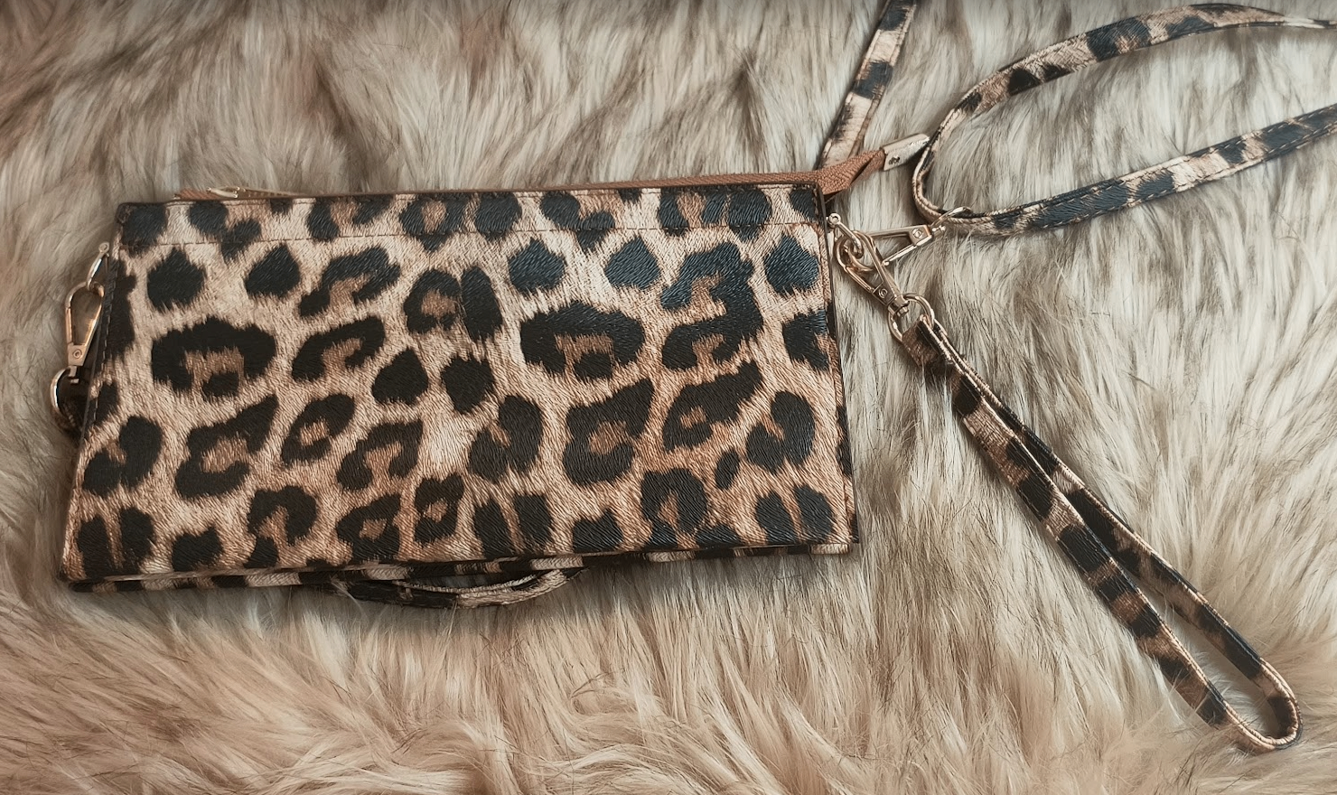Chic Leopard Print Vegan Crossbody Wristlet - photo 4