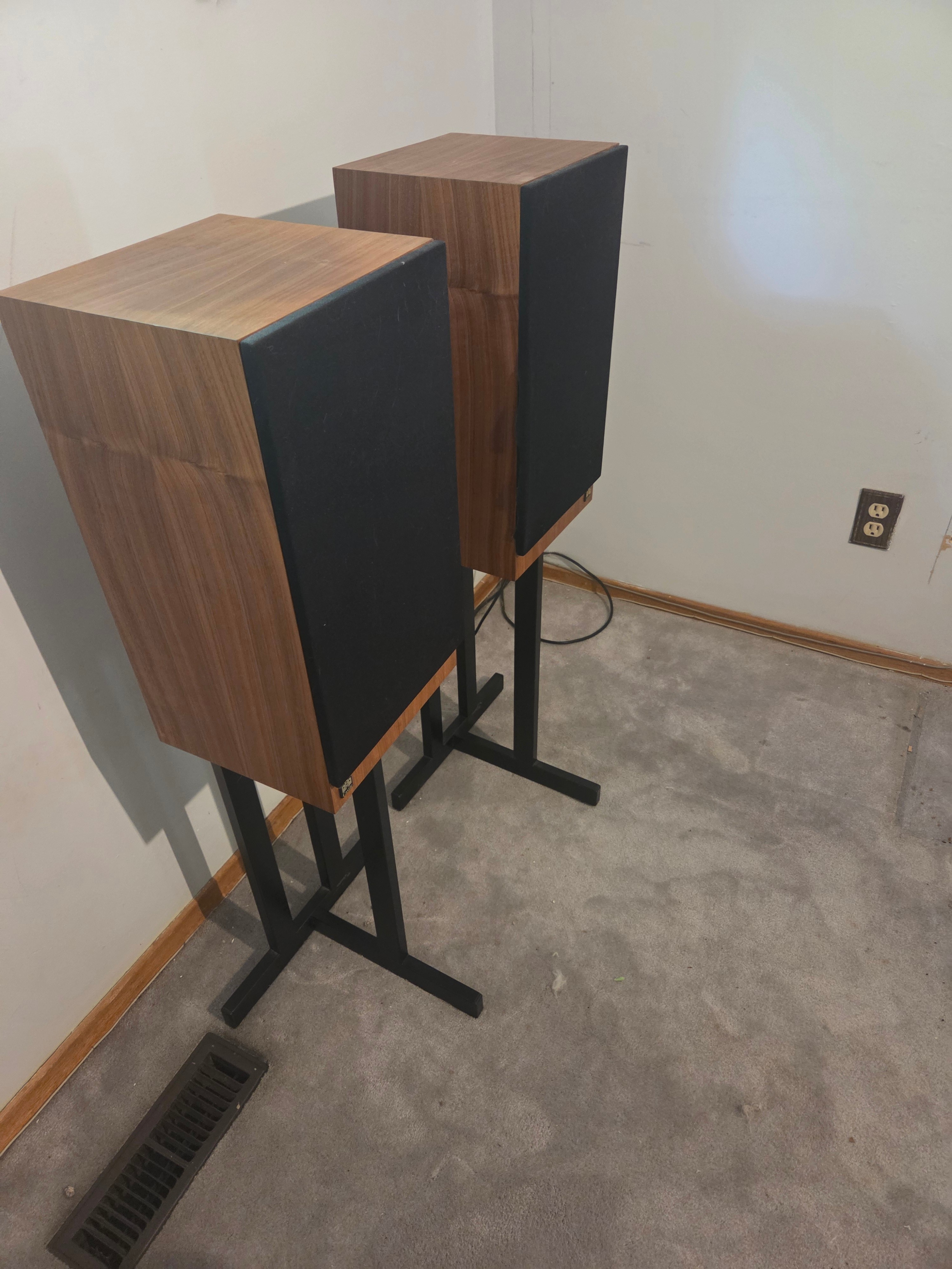 Vintage Castle Warwick Bookshelf Speakers, Real Wood Veneer - photo 3