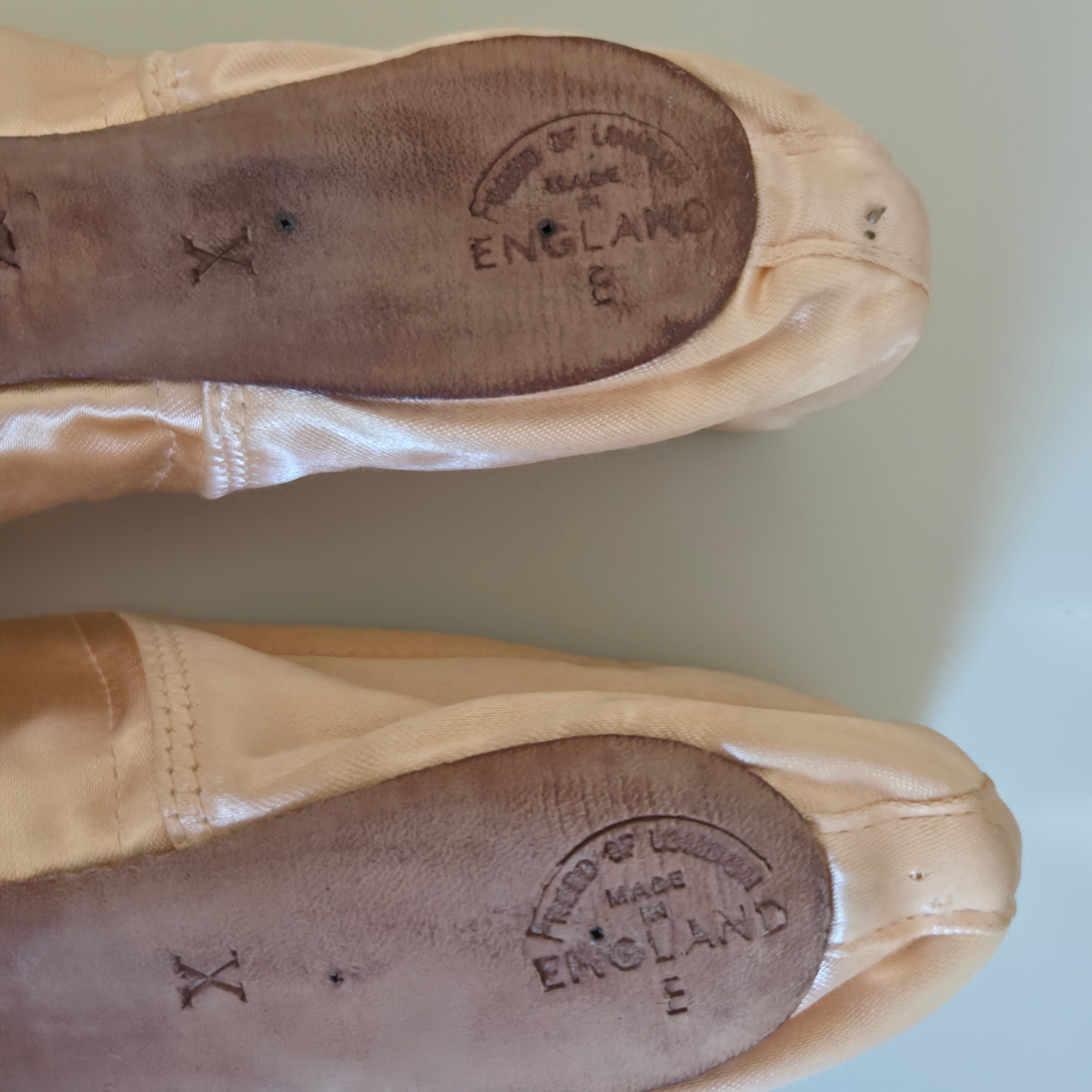 Yseult Lendvai - Rare Signed Ballet Shoes - Pre-Loved! 🩰 - photo 4