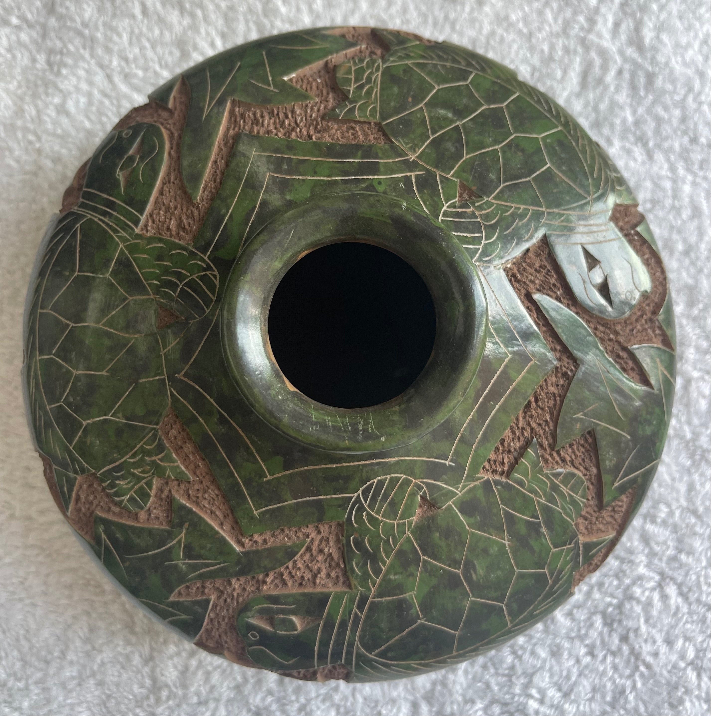 Signed Costa Rica Carved Green Sea Turtle Art Pottery Vase - photo 3