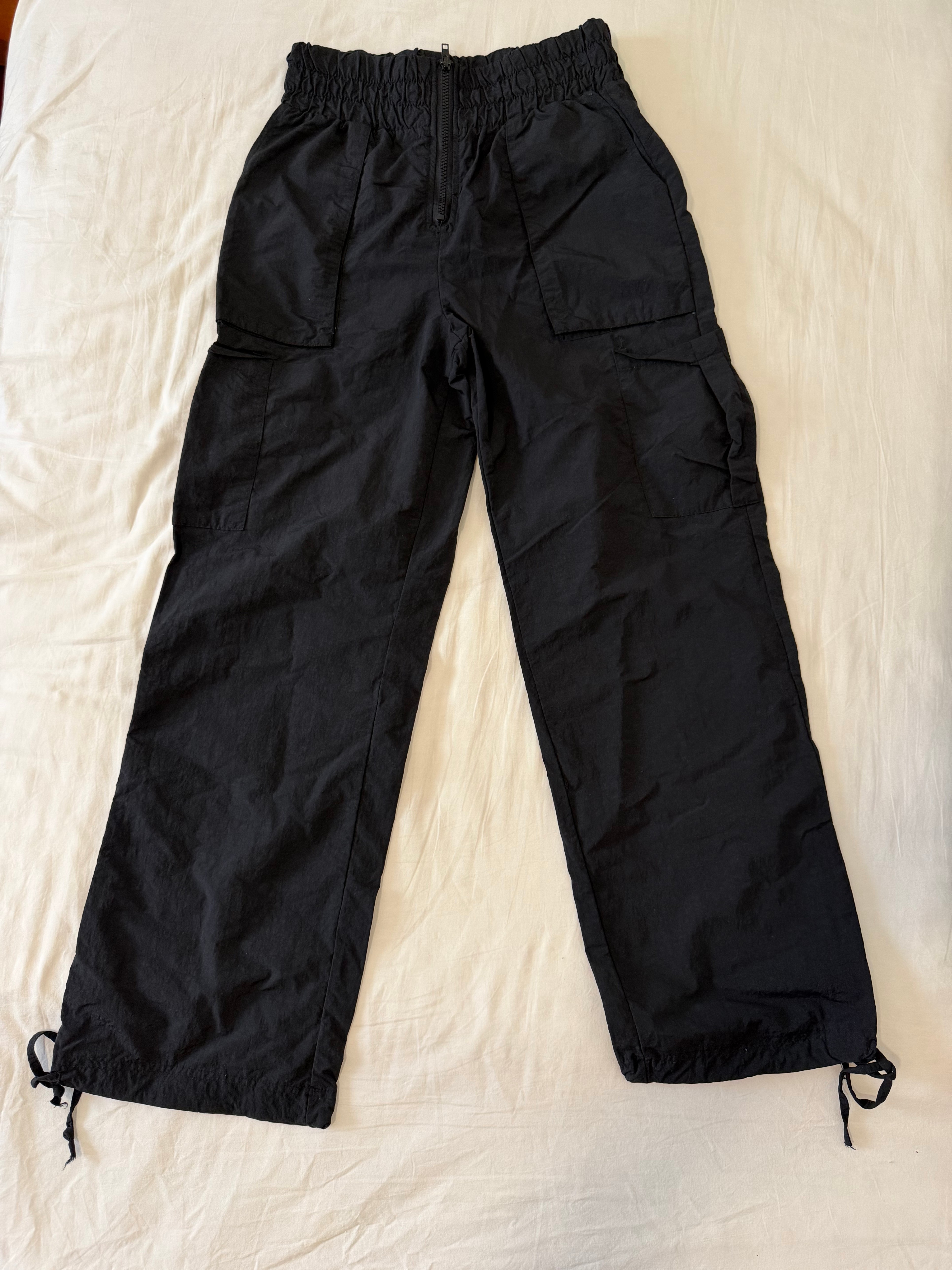 Women Black Wide-Leg Cargo Pants – Elastic Waist