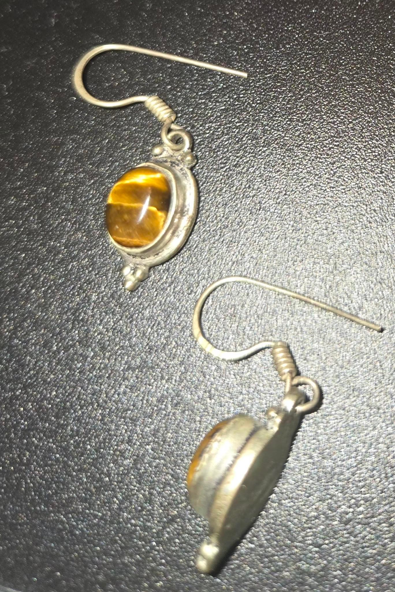 Brand New Giftable Tiger Eye Stone Dangle Earrings w/pouch - photo 4
