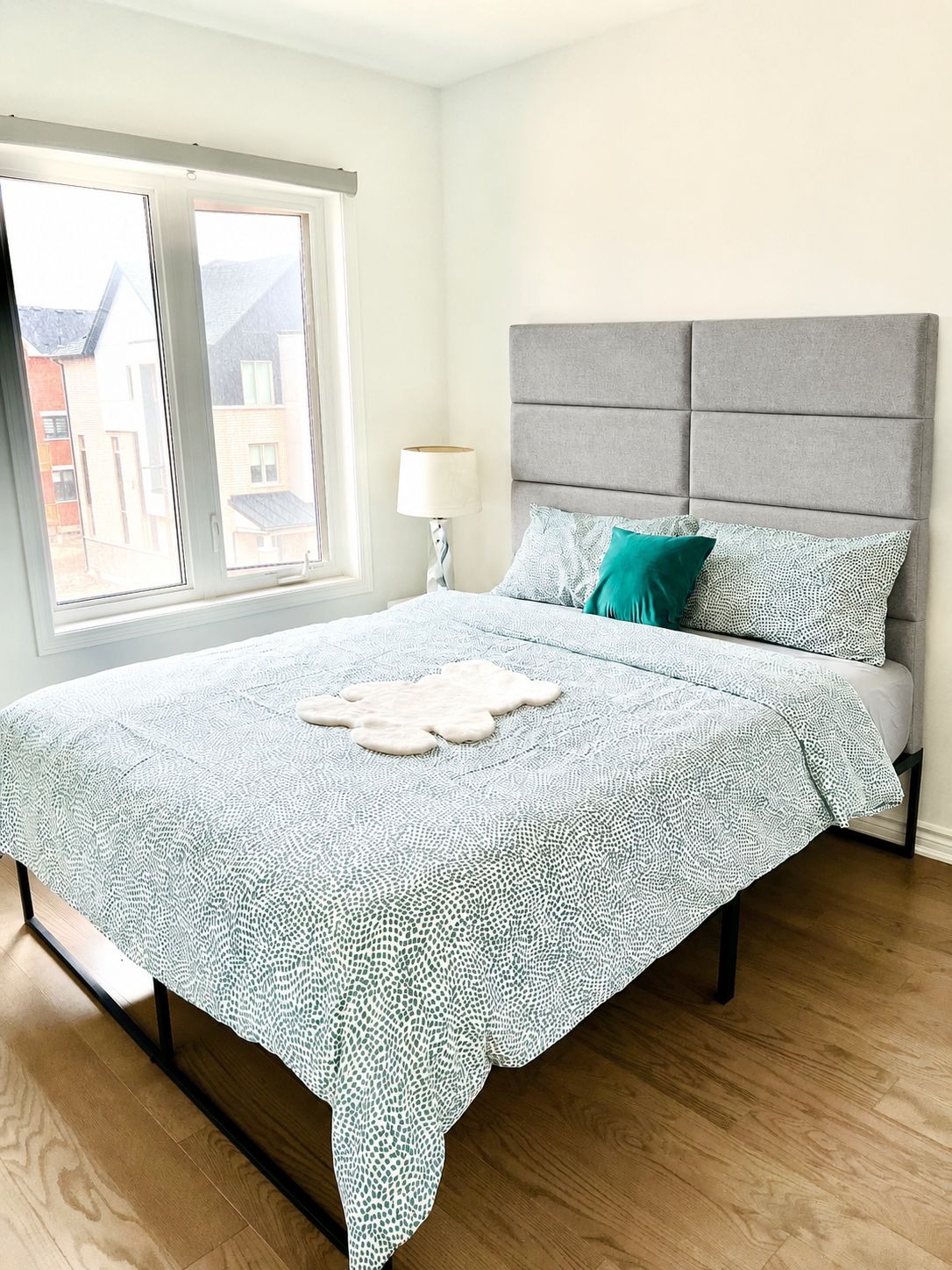 Like New Zinus Queen Metal Bed Frame &Vant Upholstered Headboard
