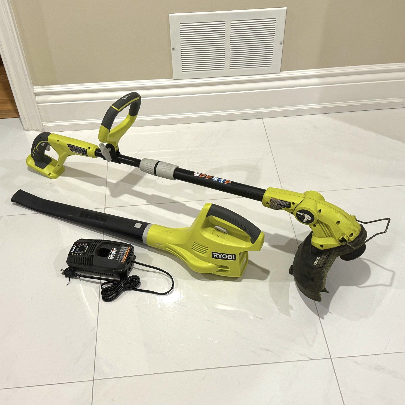 RYOBI 18V ONE+ Li-ion String Trimmer and Cordless Blower Kit