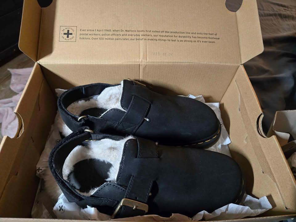 Womens Sz9 Doc Martens - BRAND NEW - photo 2