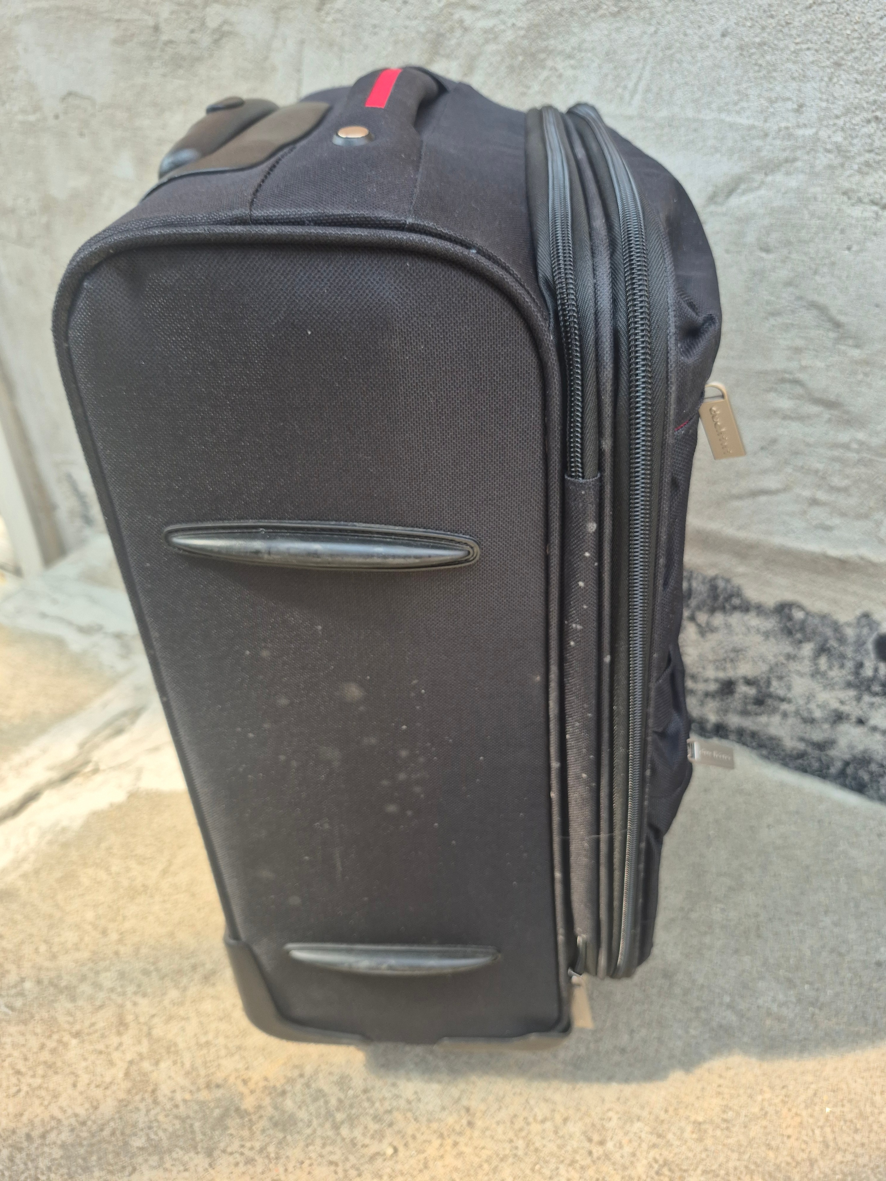 22” Rolling Suitcase / Carry-On Travel Luggage – Black - photo 5