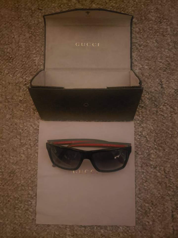 Gucci Sunglasses, Signature red/green arms. Unisex. Like new. - photo 2