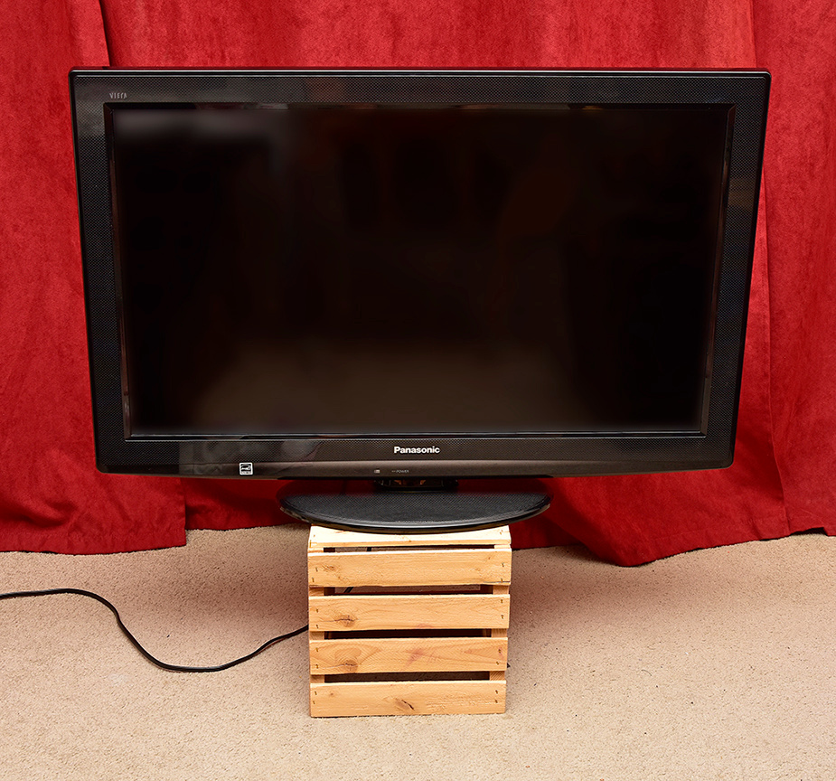 Panasonic 32-inch LCD HDTV with Remote & Manual (Mint)