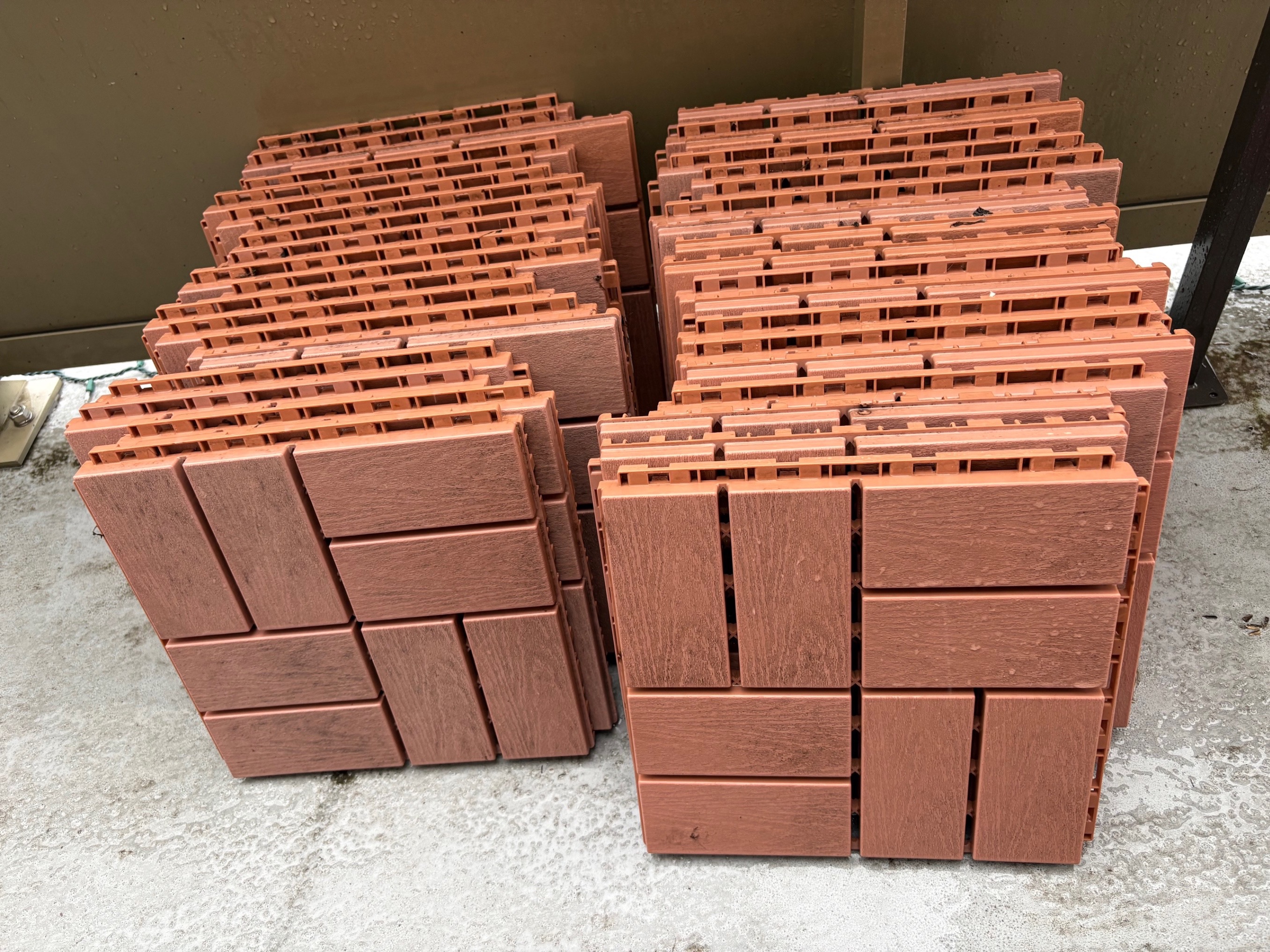 38 Interlocking Deck Tiles - Brick Look