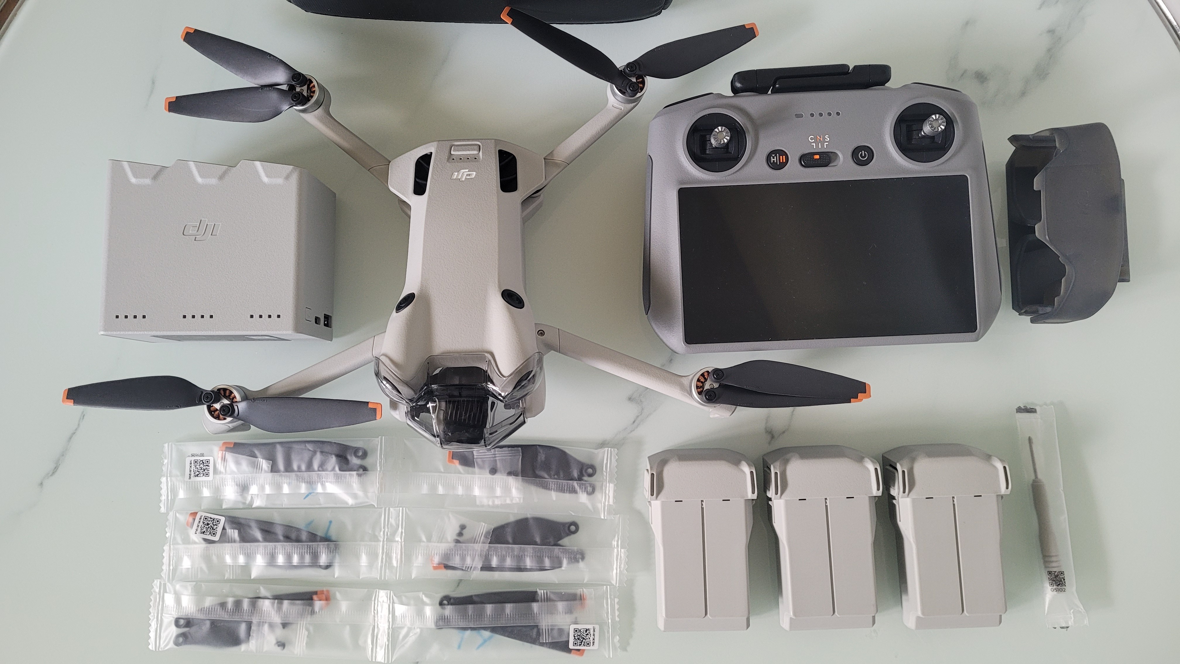 DJI Mini 4 Pro + RC 2 - Fly More Combo Plus CA$1,175 - photo 2