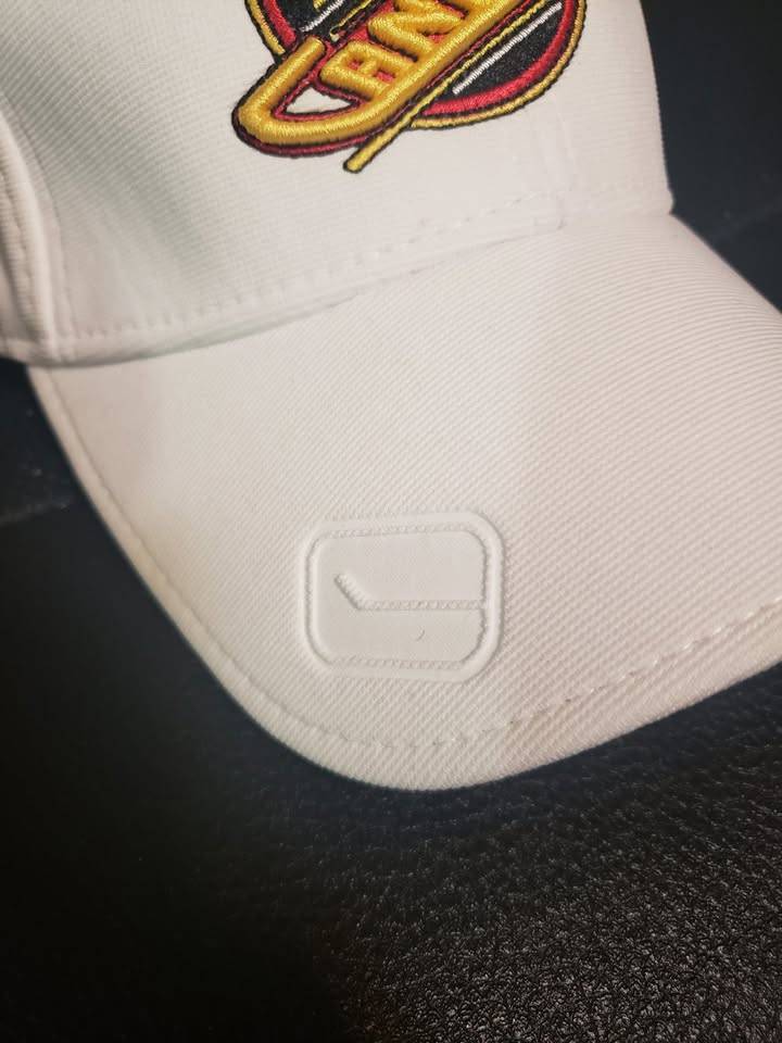 American Needle Vintage Hockey Canucks Hat. New old stock. S/M. - photo 2
